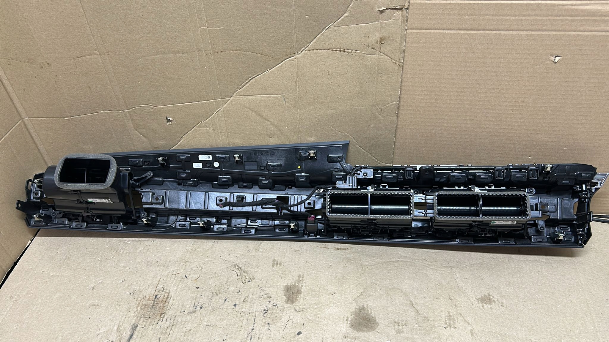 DEKOR Console NAWIEWY BMW 7 G70