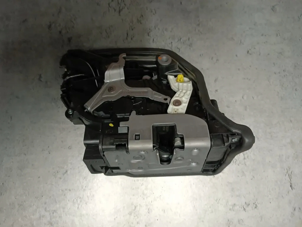 A046465 - BMW 5 G30 G31 замок правий задній