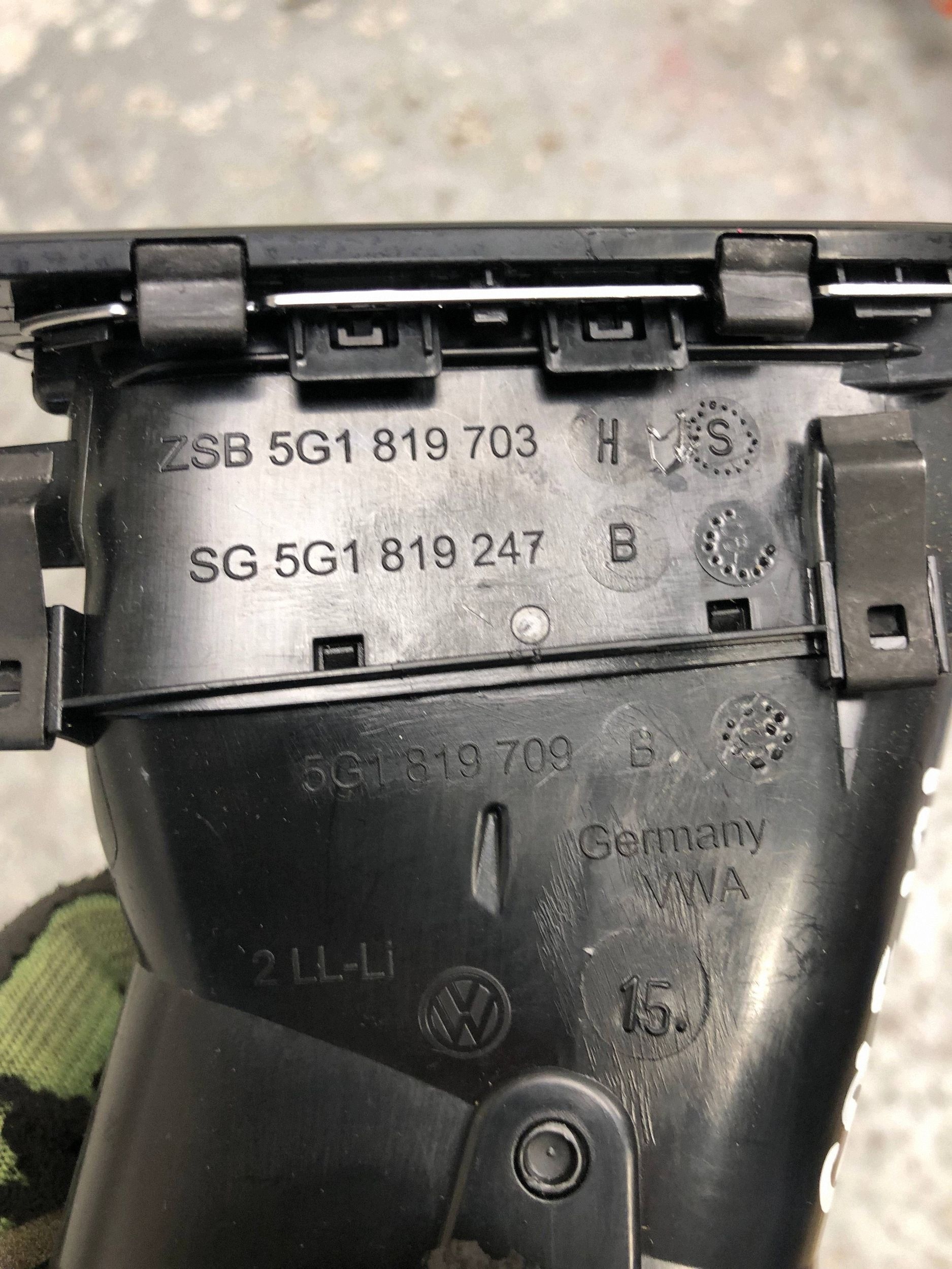 grid air conditioning devices left front VW GOLF VII KOMBI 5G1819703H