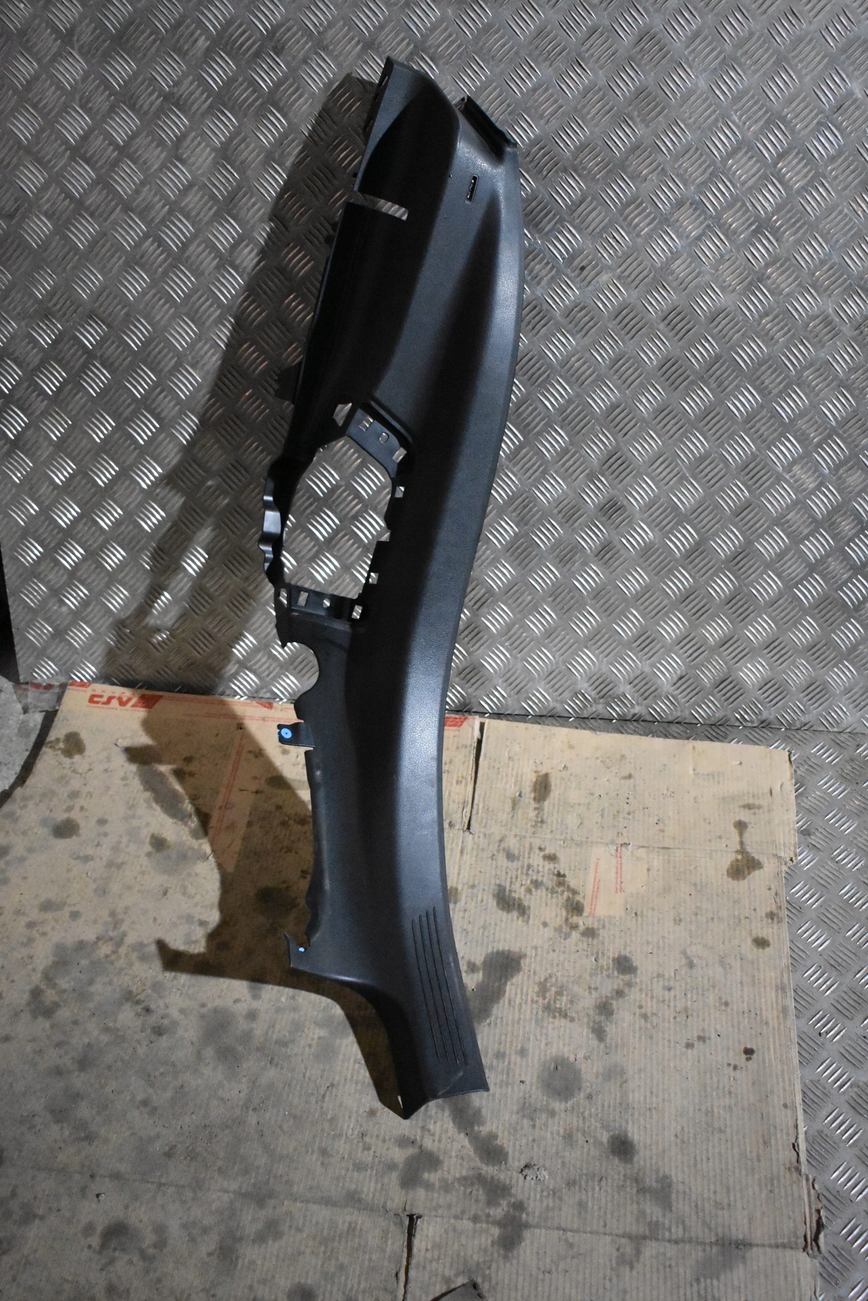 IDEALNA cover SLUPKA left MERCEDES W177 1