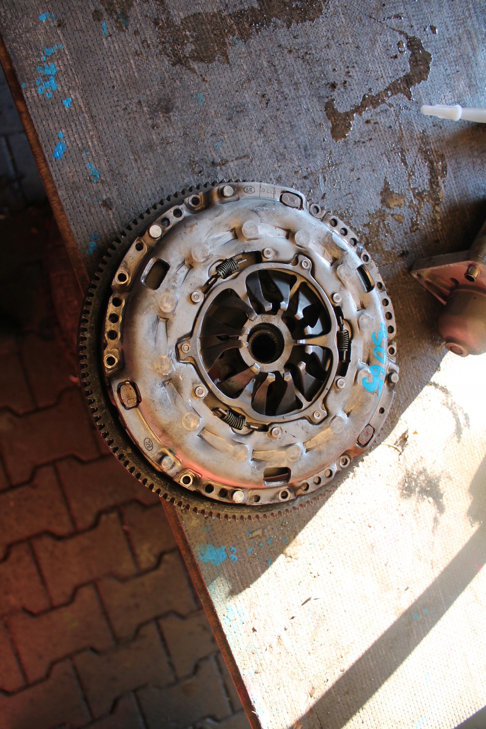 3065. wheel flywheel AUDI 04E105264B