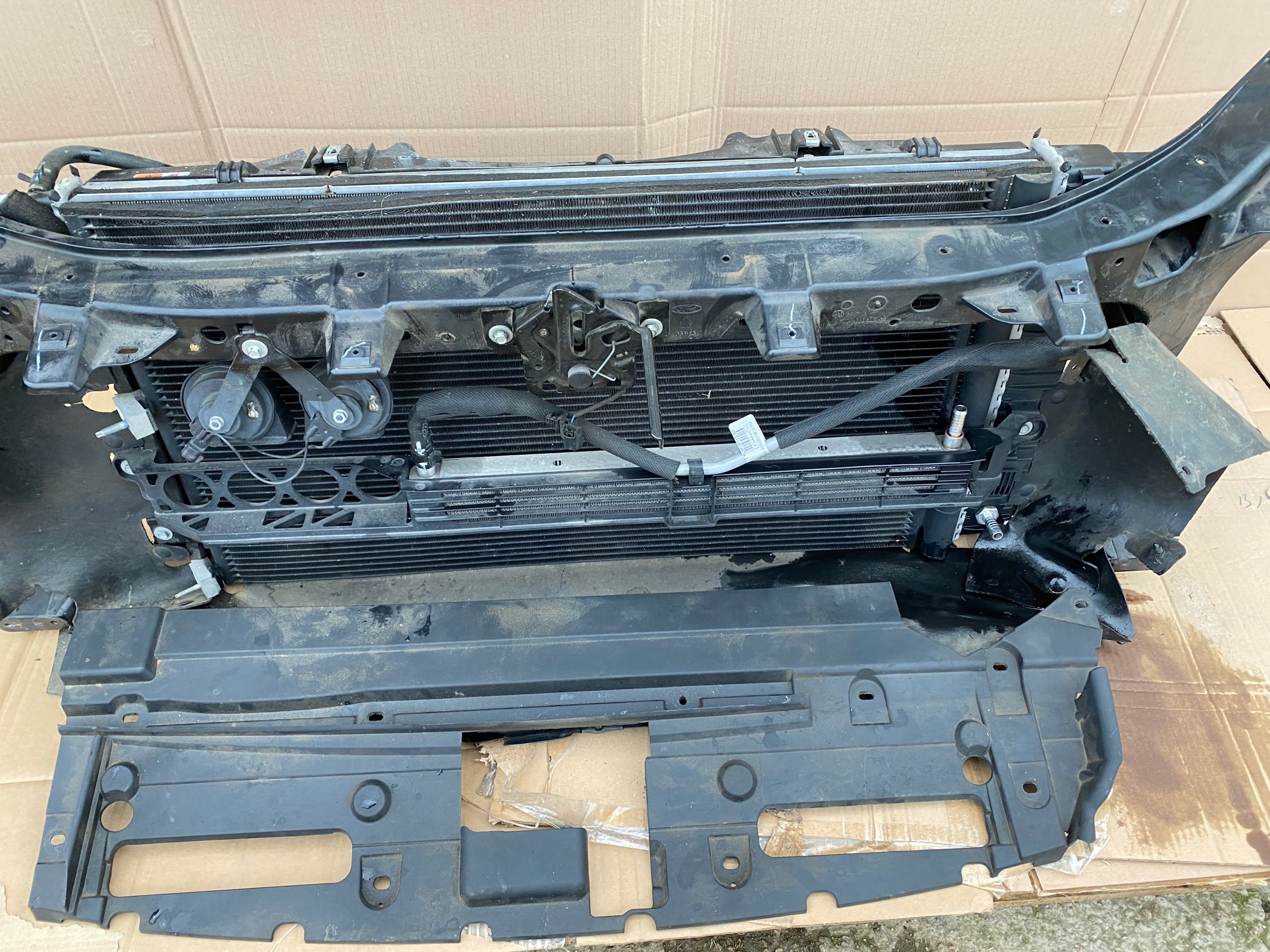 PAS PRZEDNI CHLODNICE FORD F150 F-150 2.7 1.5 KAB. Typ samochodu Samochody osobowe