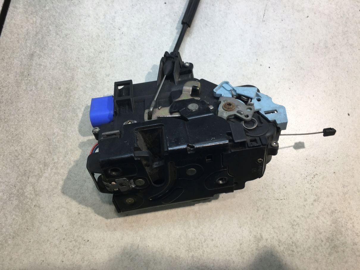 lock door right front SEAT TOLEDO III 3D1837016 9 PIN