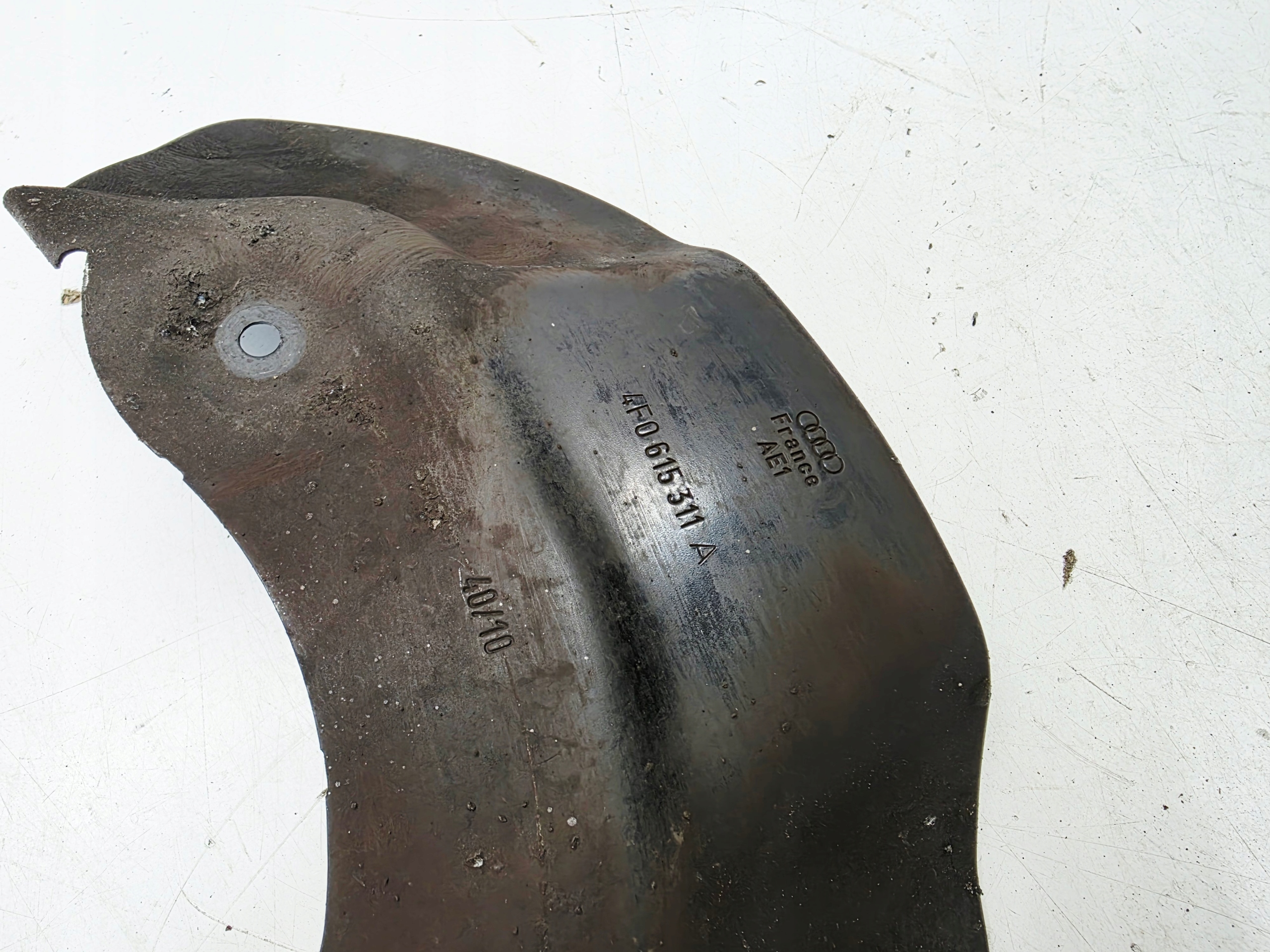 kryt TARCZY brzdové levý předek AUDI A6 C6 4F0615311A