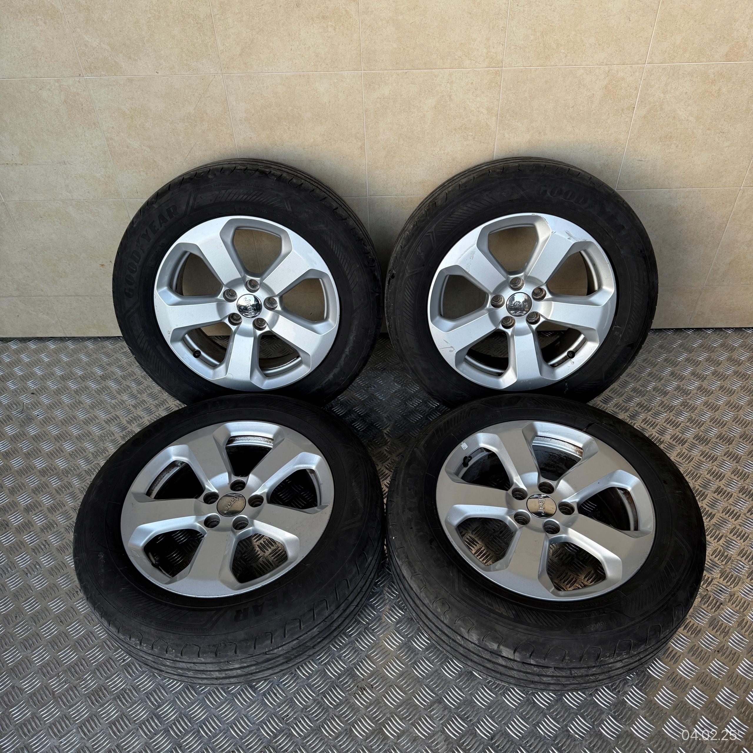 discs wheels tyres JEEP COMPASS II GOOD YEAR 225/60/17" 6MM summer