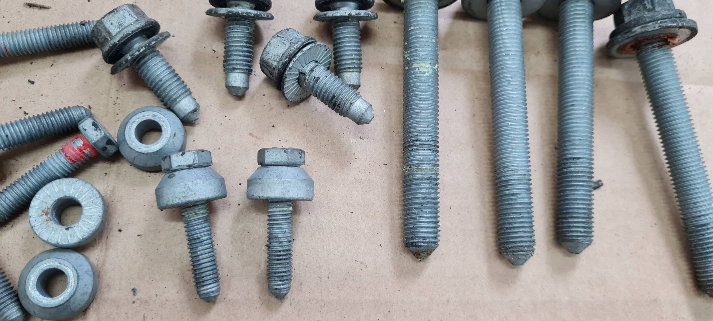 Q3 83A screws screw springing front SANEK axle beam siders KOMPLET
