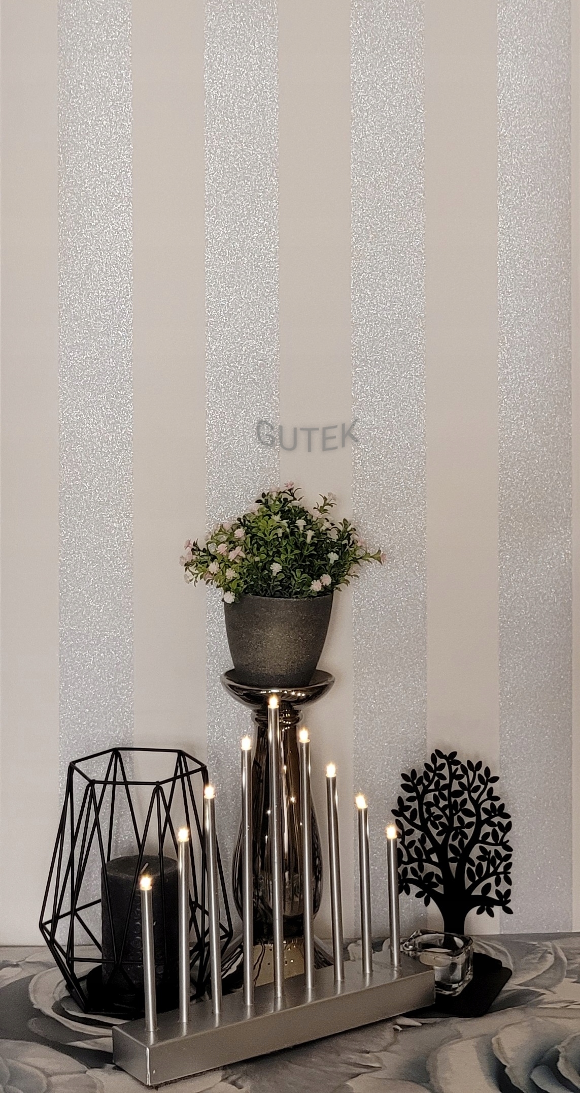 Tapeta ścienna srebrno białe pasy 13700-30 Szerokość produktu 53 cm