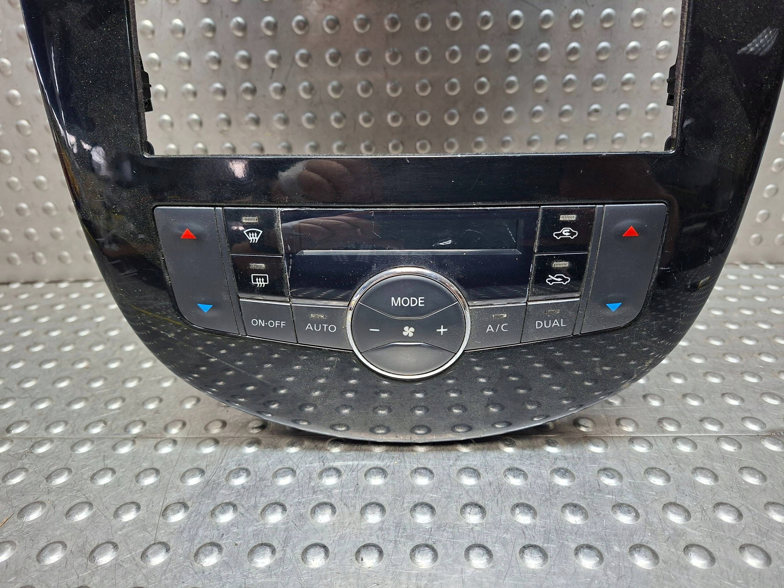 commande de climatisation couverture radio NISSAN PULSAR 15- 682623ZL0A