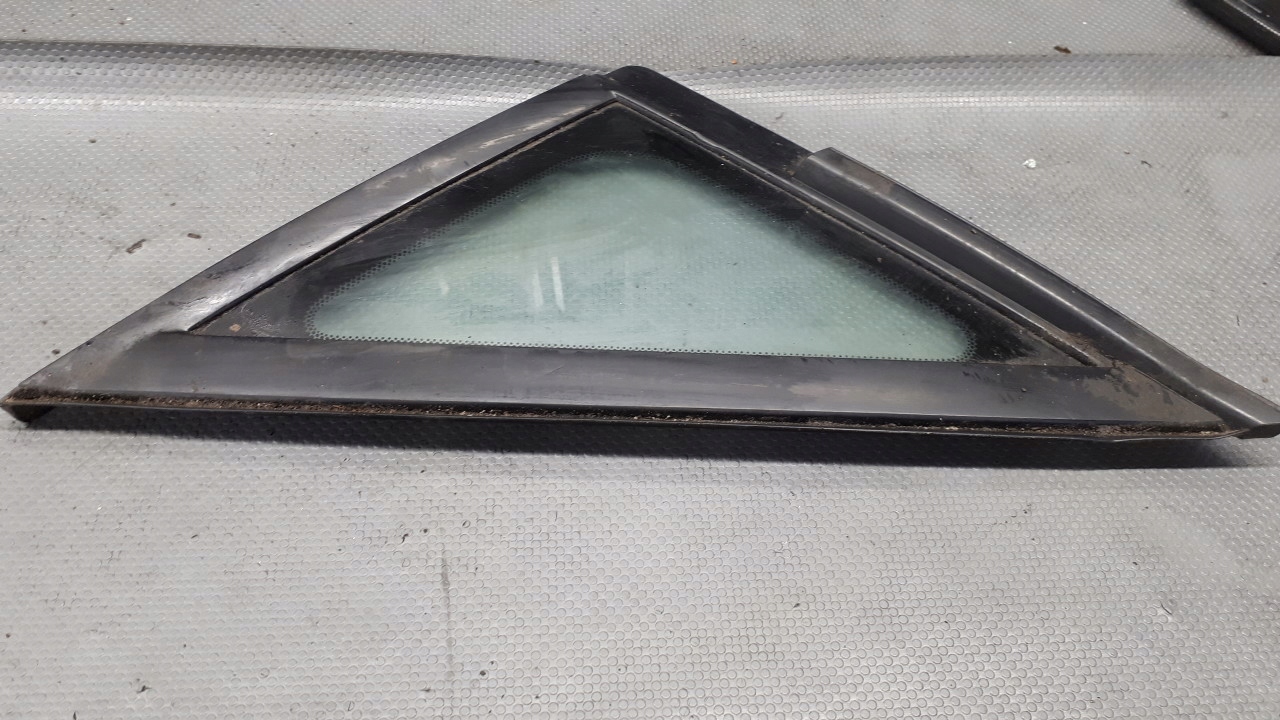 Переднее левое стекло Lexus RX 300