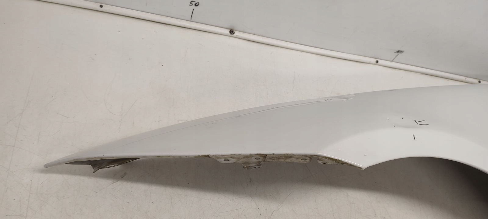 blatník levý předek přední BMW E91 LIFT APLINEWEISS 300