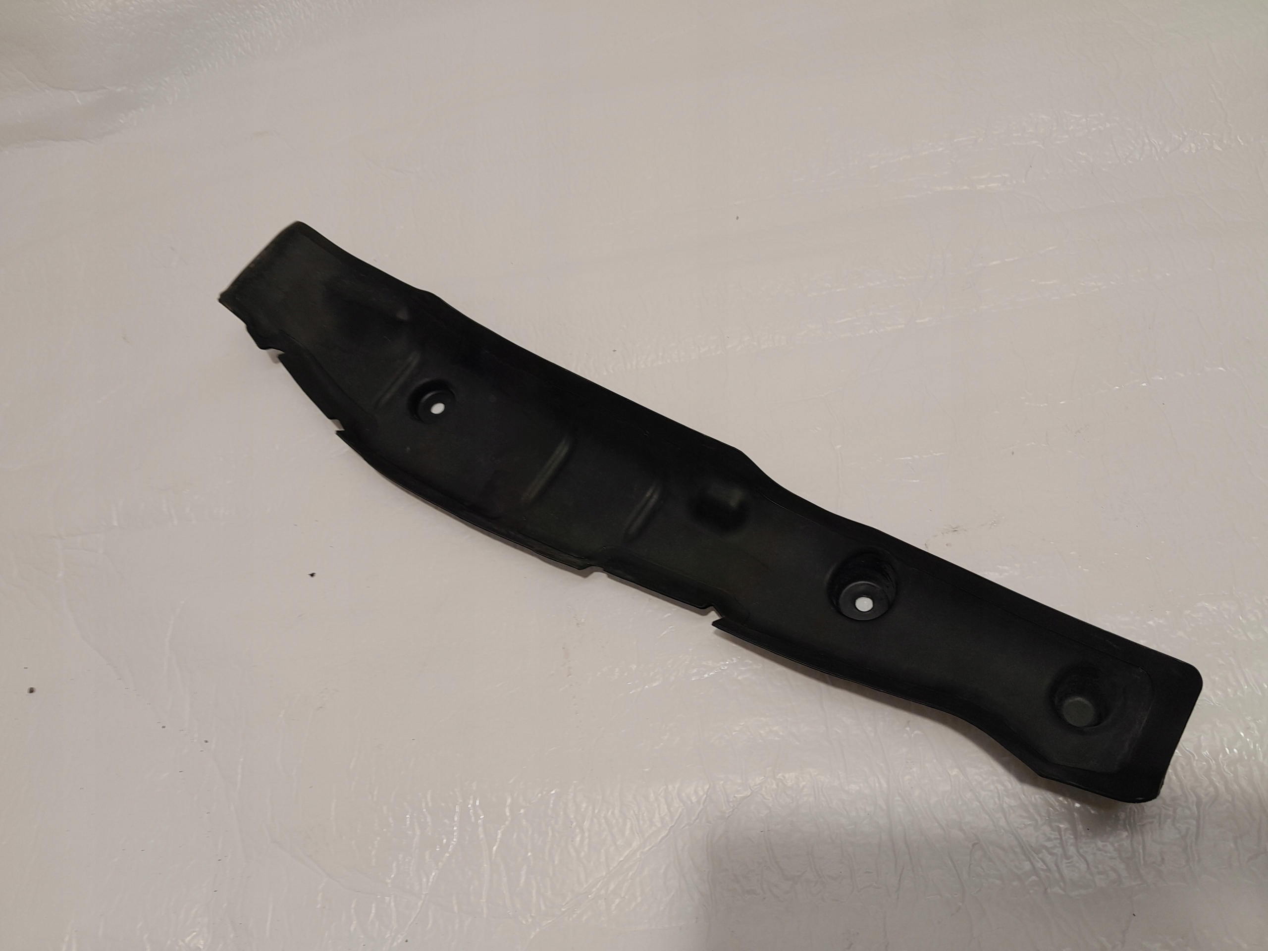 AUDI A5 8W fedél hangszigetelő sárvédöt bal eleje 8W6821111