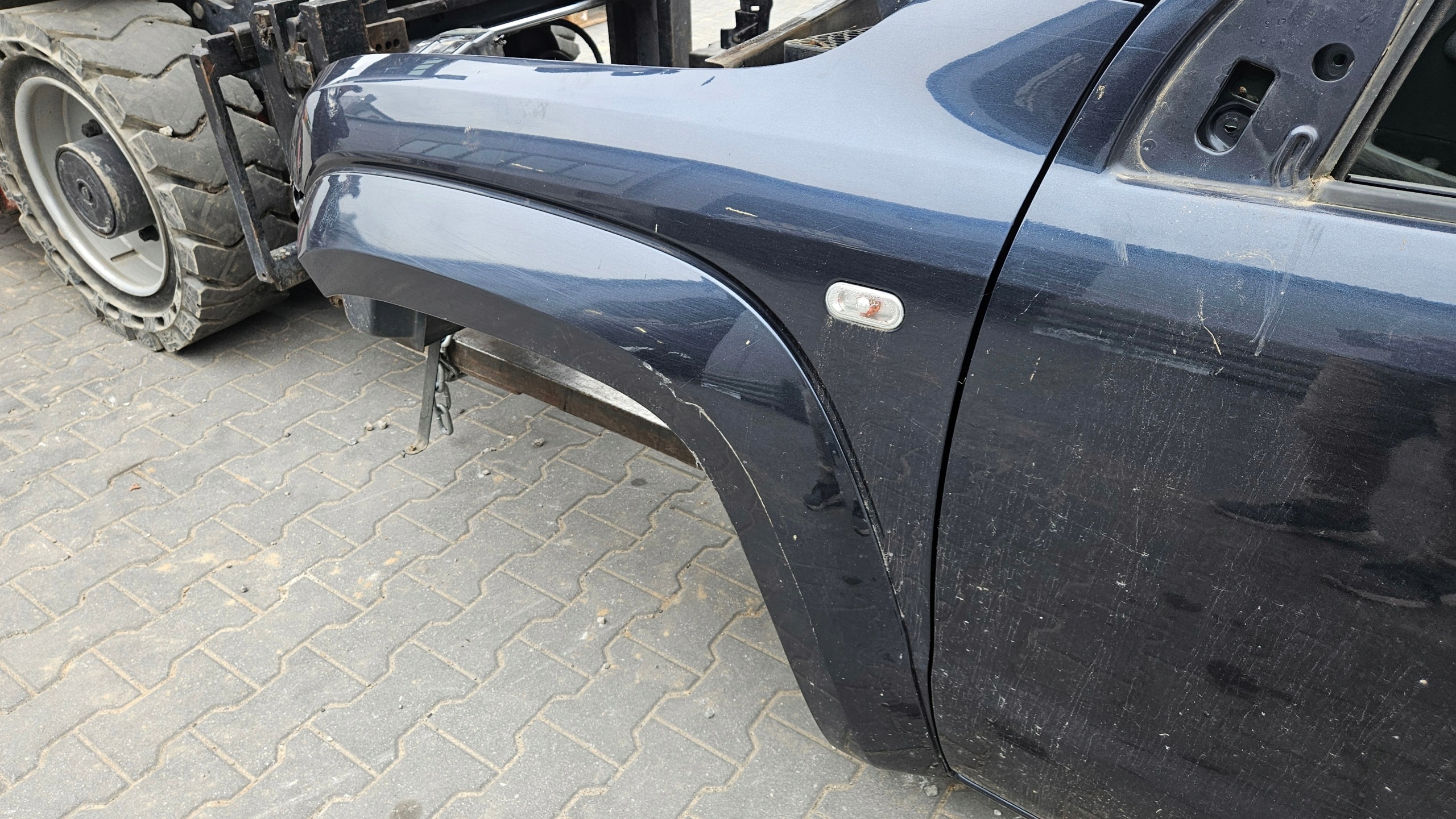 fender left front front VOLKSWAGEN AMAROK 2H pre facelift colour LT5U