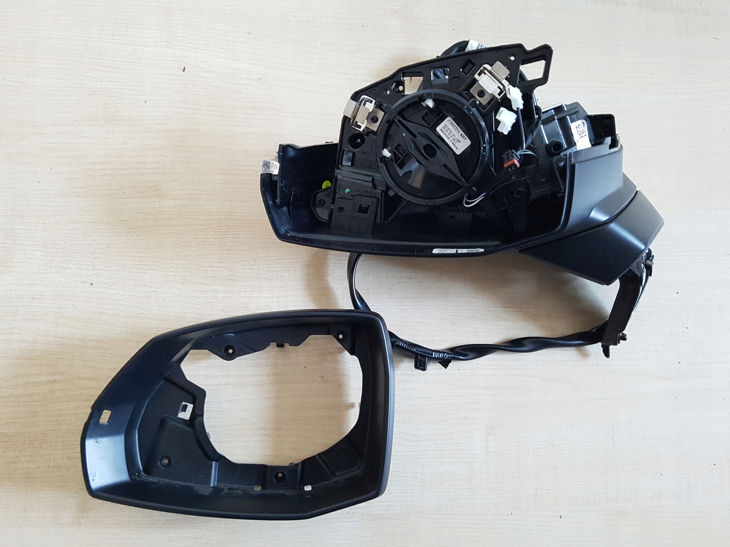 AUDI Q5 17^ lewe lusterko stelaż 10pin 80B857409D Strona zabudowy lewa