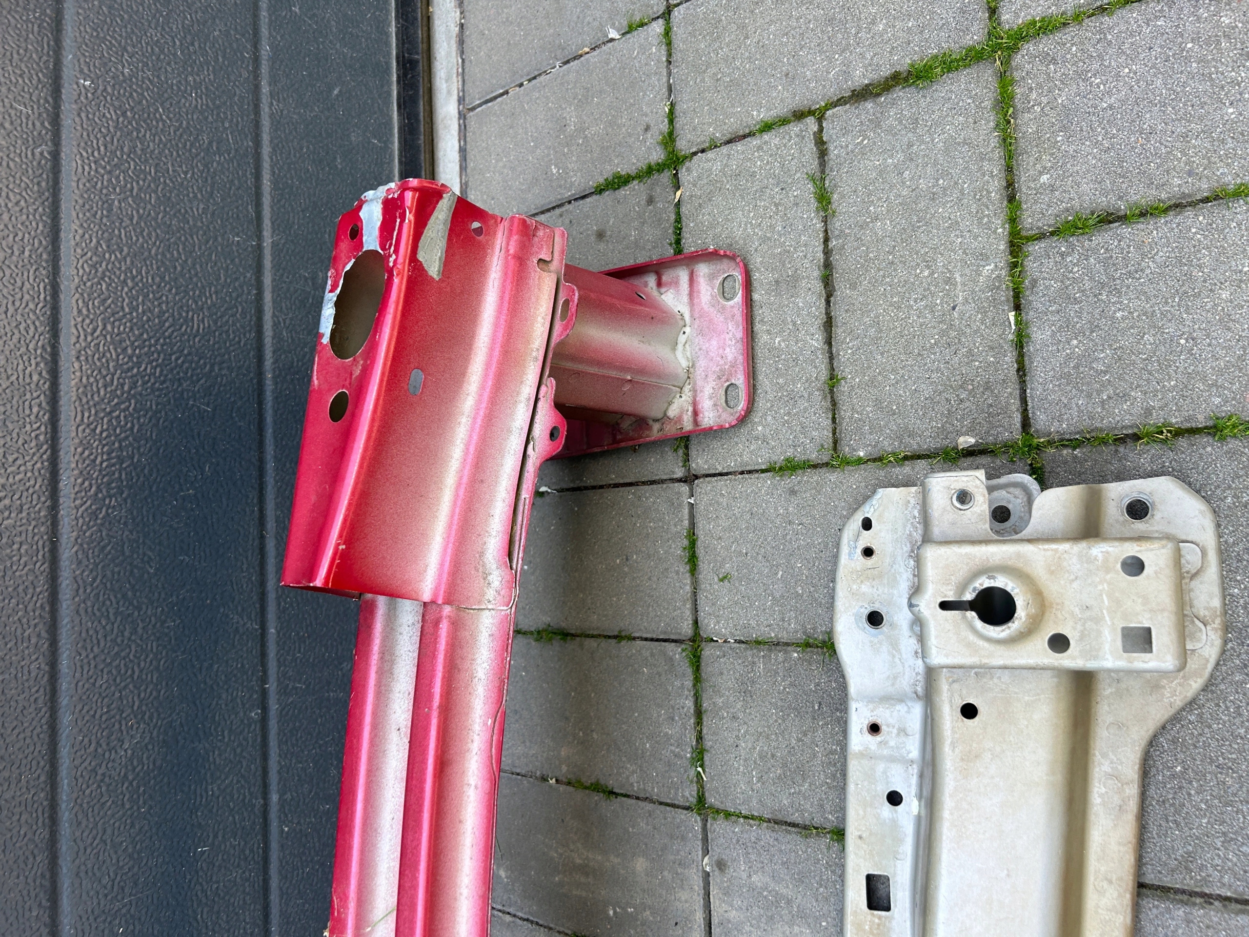 Suzuki Vitara III sider front pillar gora below ACC radar