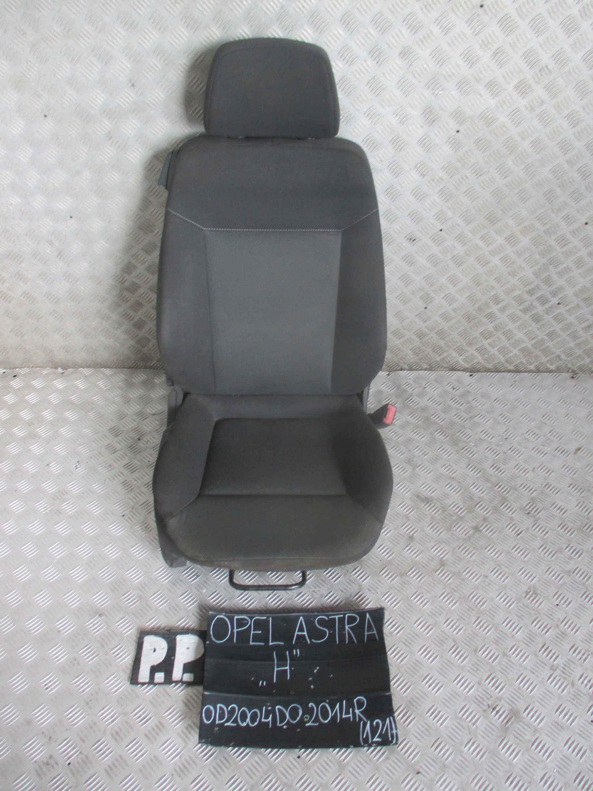 кресло правый передний opel Astra H 04-08r