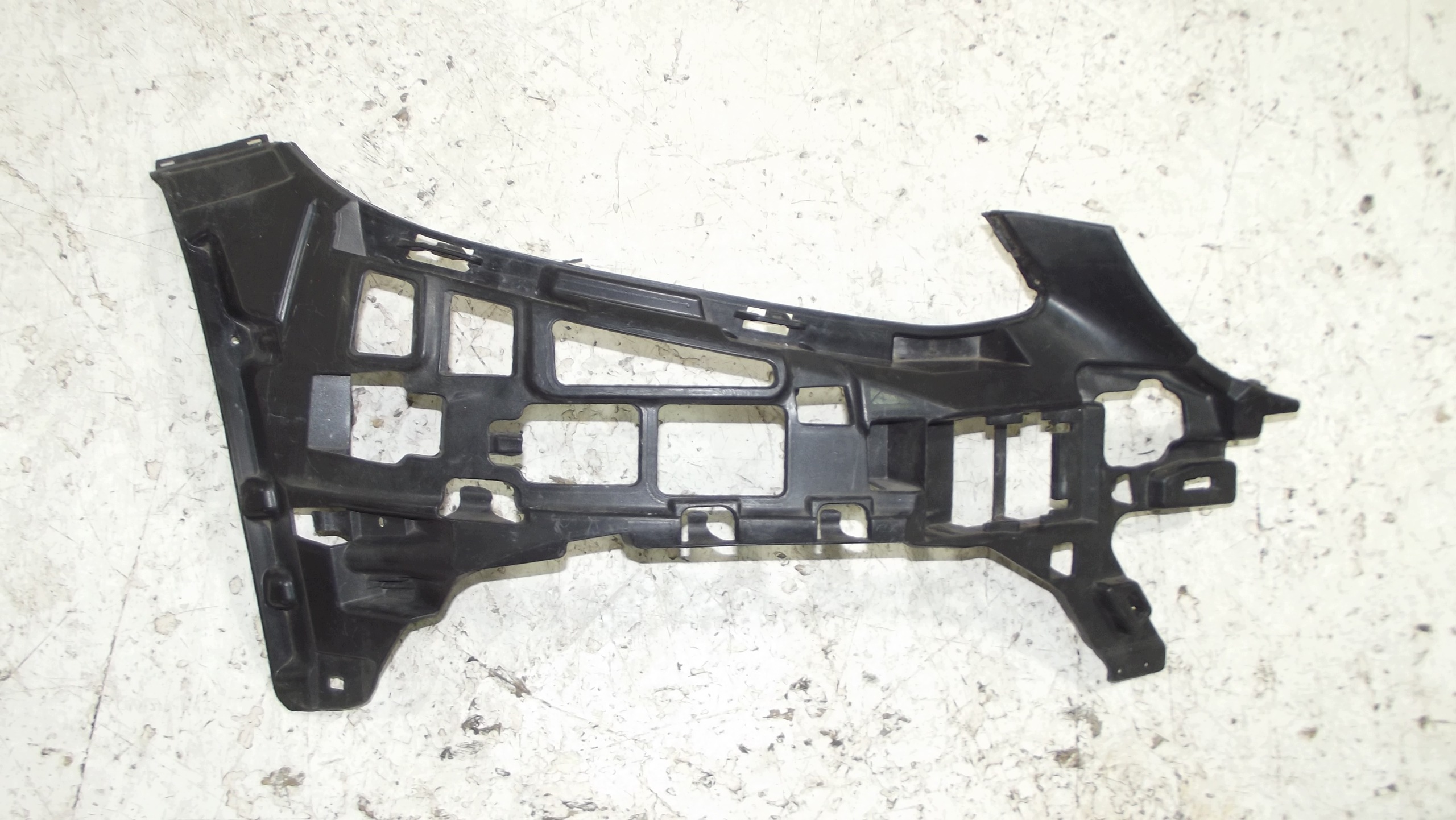 Mercedes C Klasa W205 bumper bracket right front A2058850665