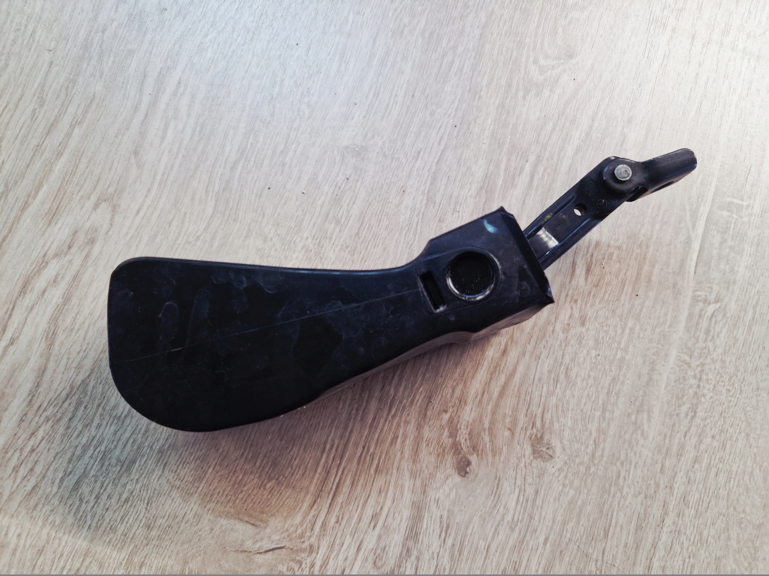 SKODA SUPERB II 2 limiter door front 3T0837249