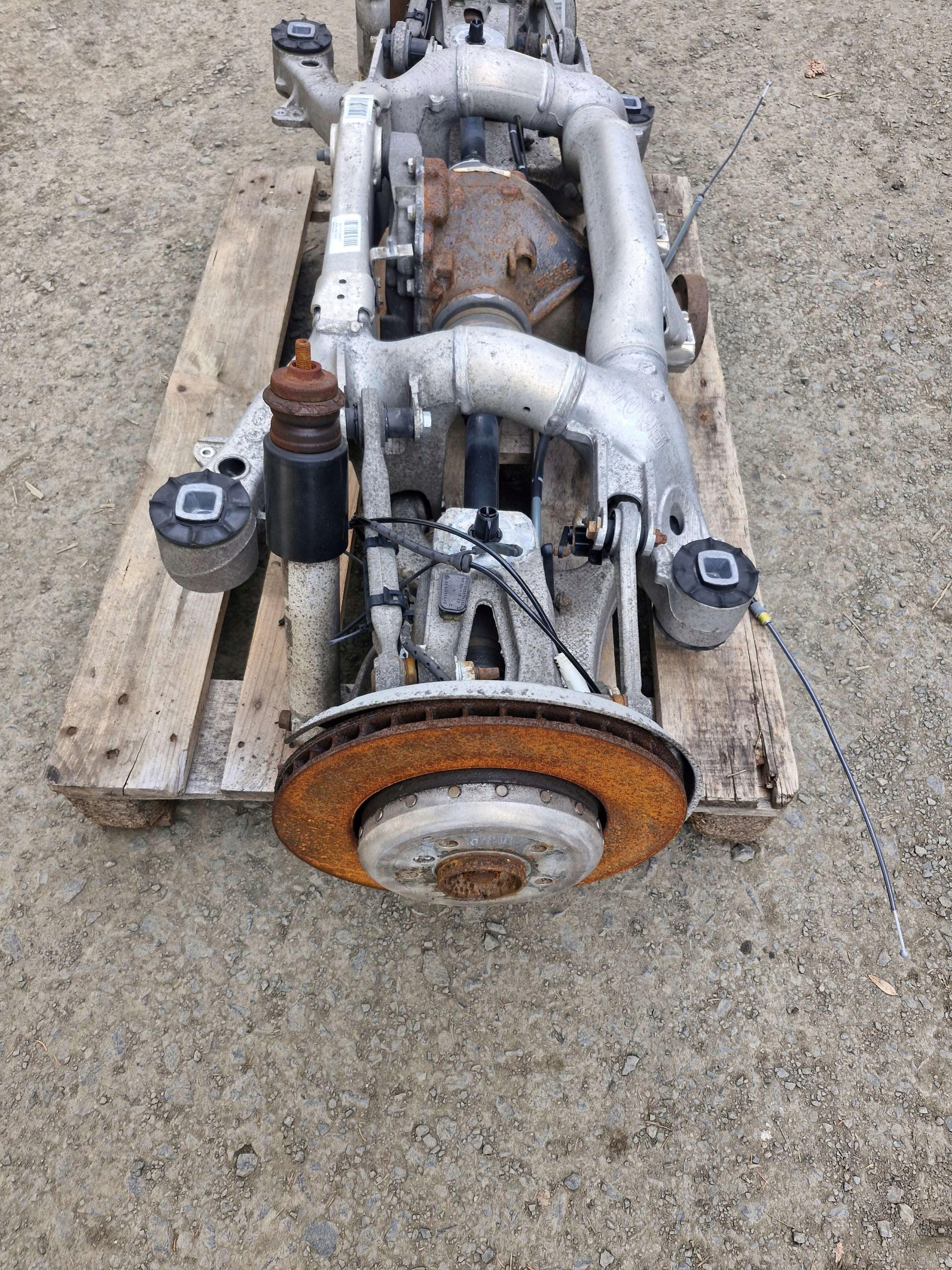6770827 7570474 BMW E61 sususpension sider axle beam rear part rear. diff