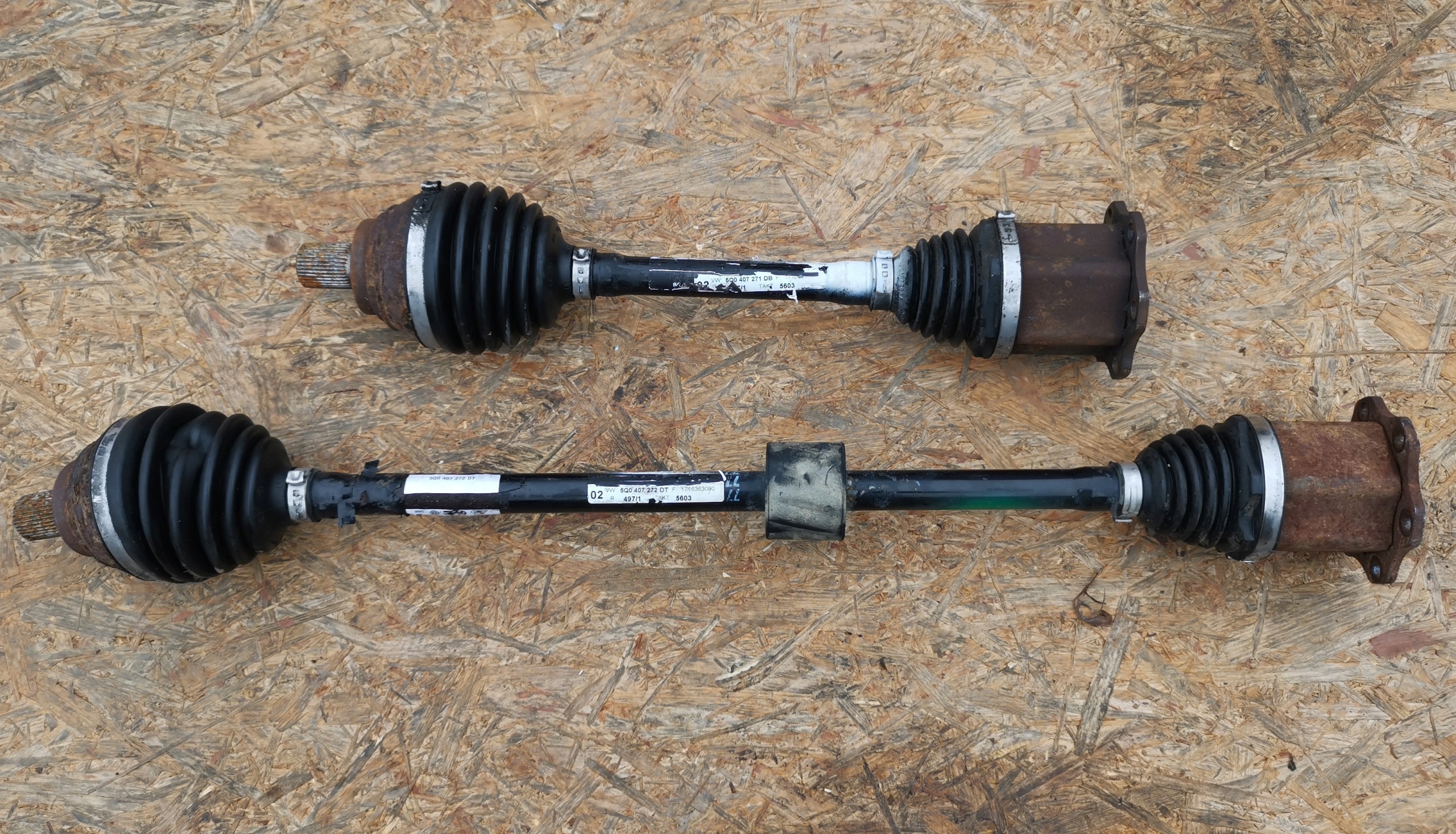 semi-axis left VW SEAT SKODA AUDI 5Q0407271DB