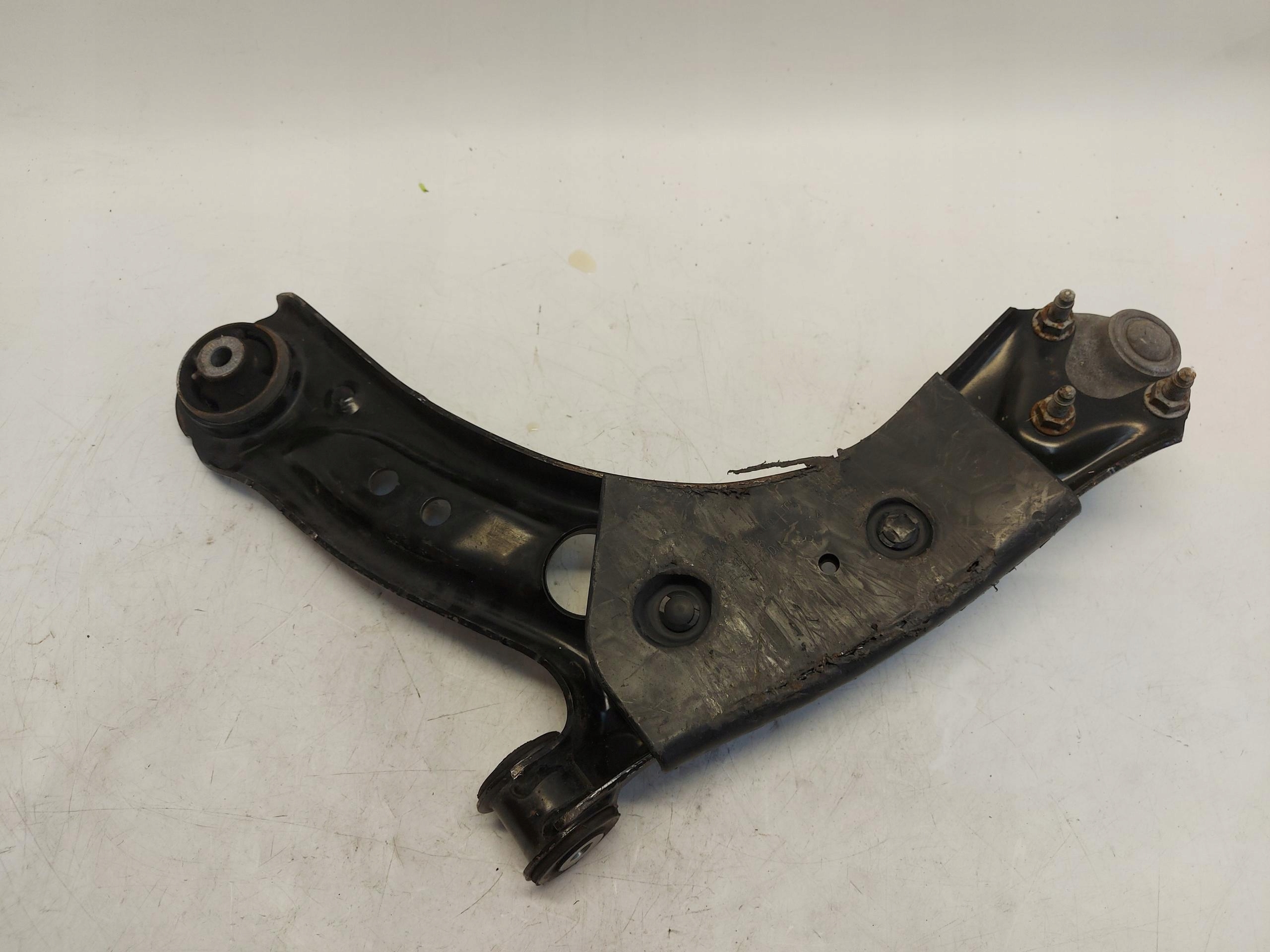 Skoda Octavia IV 5E3 arm right front