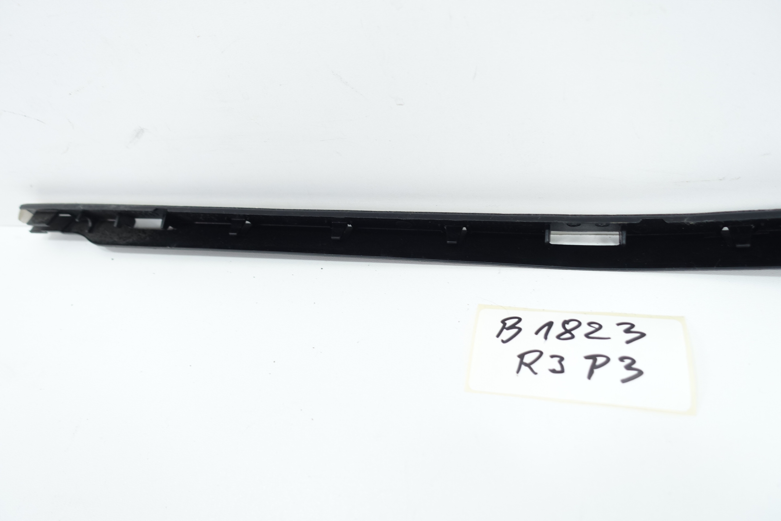moulding MOCUJACA rear bumper AUDI A4 B9 8W0