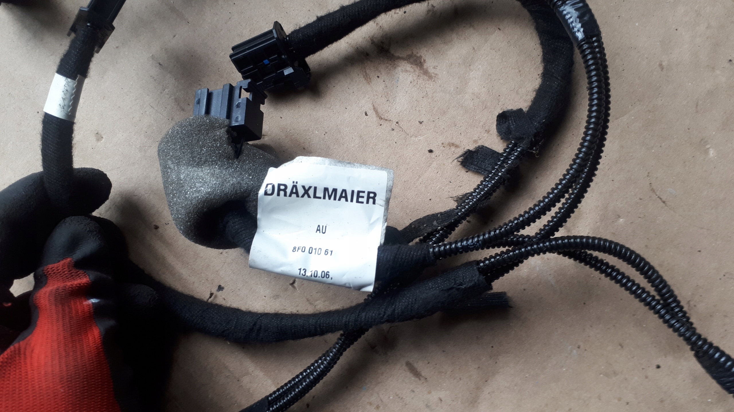 S4 B8 A4 SWIATLOWOD KABEL connecting spoiler ZLACZE 8F001061