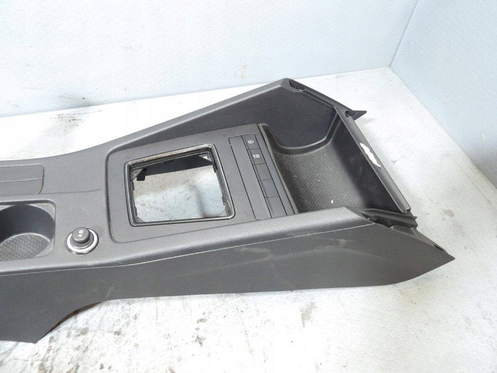SKODA OCTAVIA III 3 TUNEL mitte