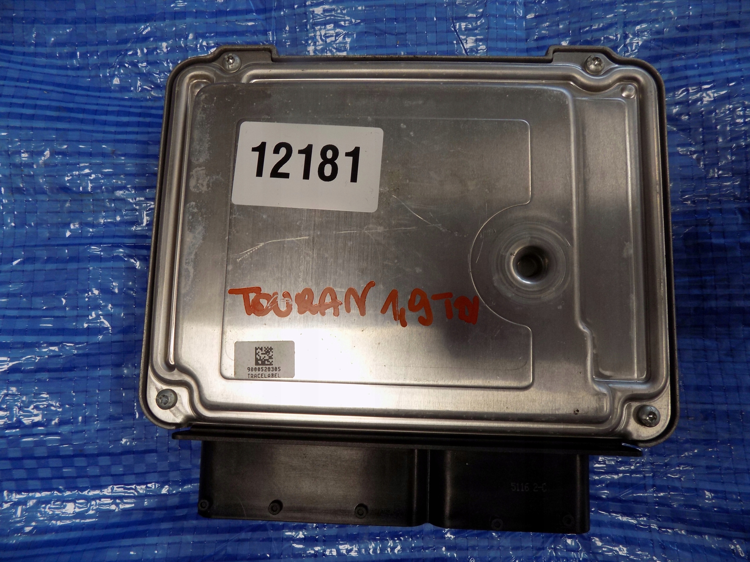 computer control unit of the engine VW TOURAN 1,9 TDI 03g906021fe
