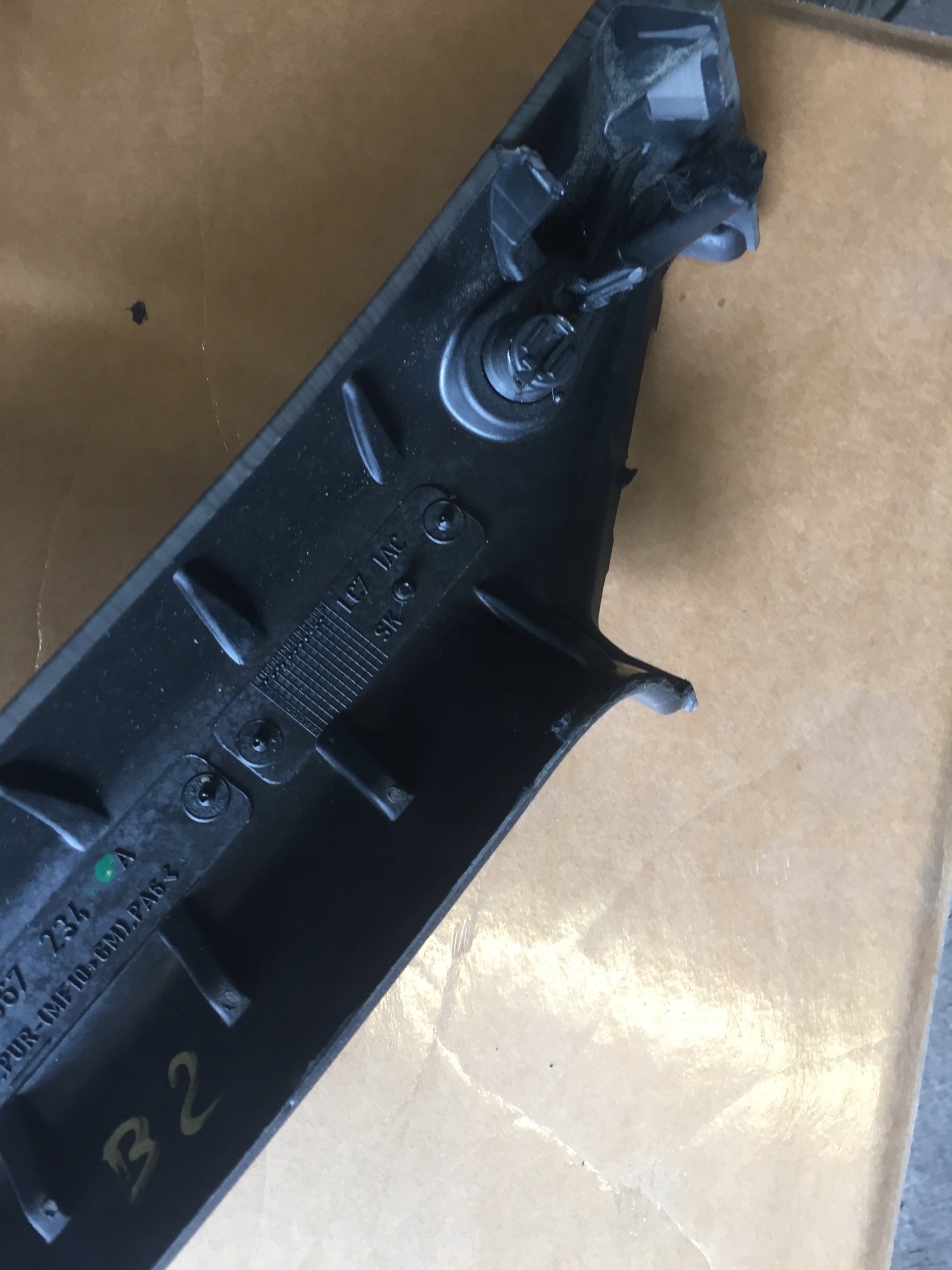 AUDI A3 8P side SLUPKA right front 8P7867234A