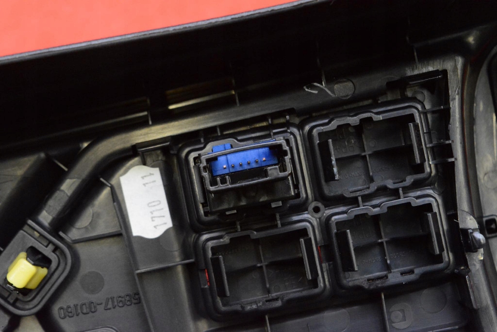TUNEL mitte EU TOYOTA YARIS 3 III LIFT 17-19