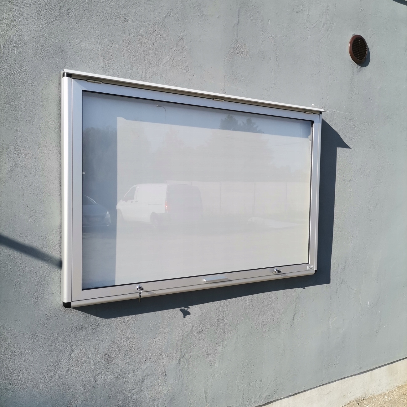 GABLOTA ALUMINIOWA OTWIERANA na ścianę 150x100x3cm Marka Alu Gabloty