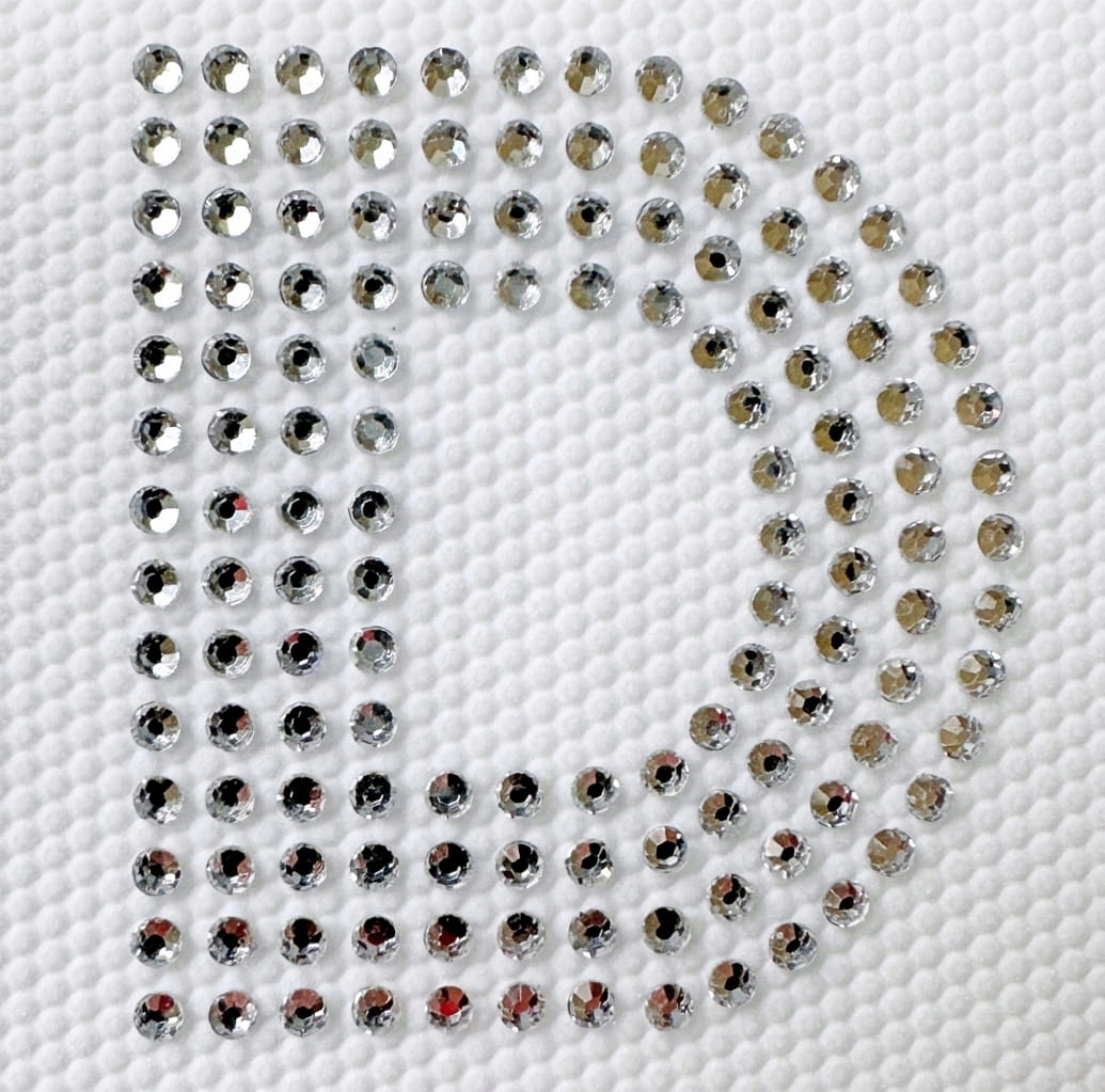 Naprasowanka na odzież z cyrkoniami - Litera srebrna 4 cm D