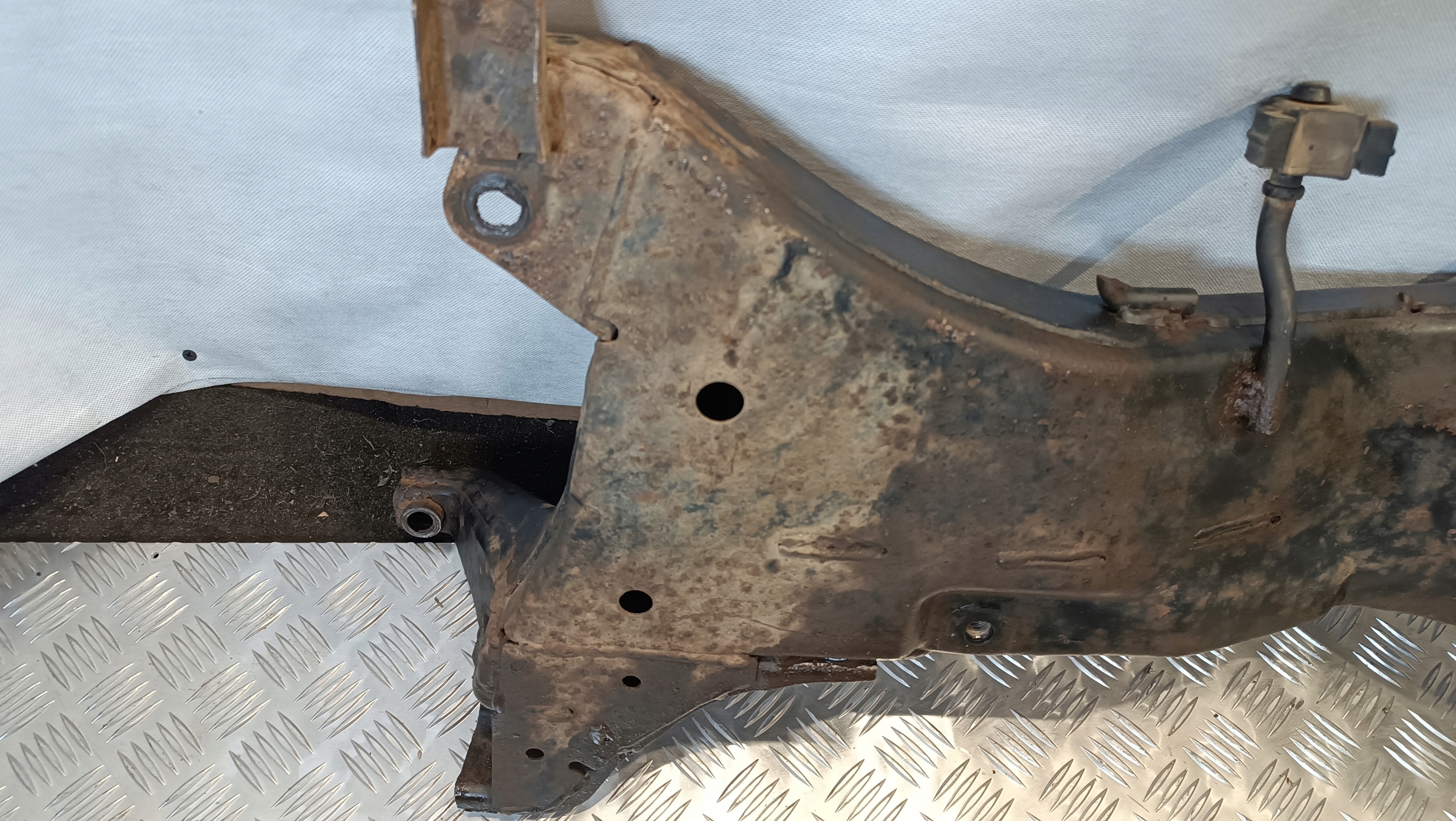 OUTLANDER 2.0b 2003r 4X4 подрамник рама балка