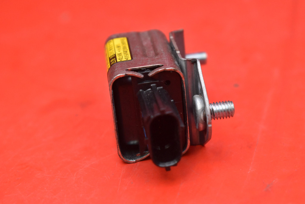 impact sensor left front 89860-47040 TOYOTA PRIUS 2 II XW20 03-11