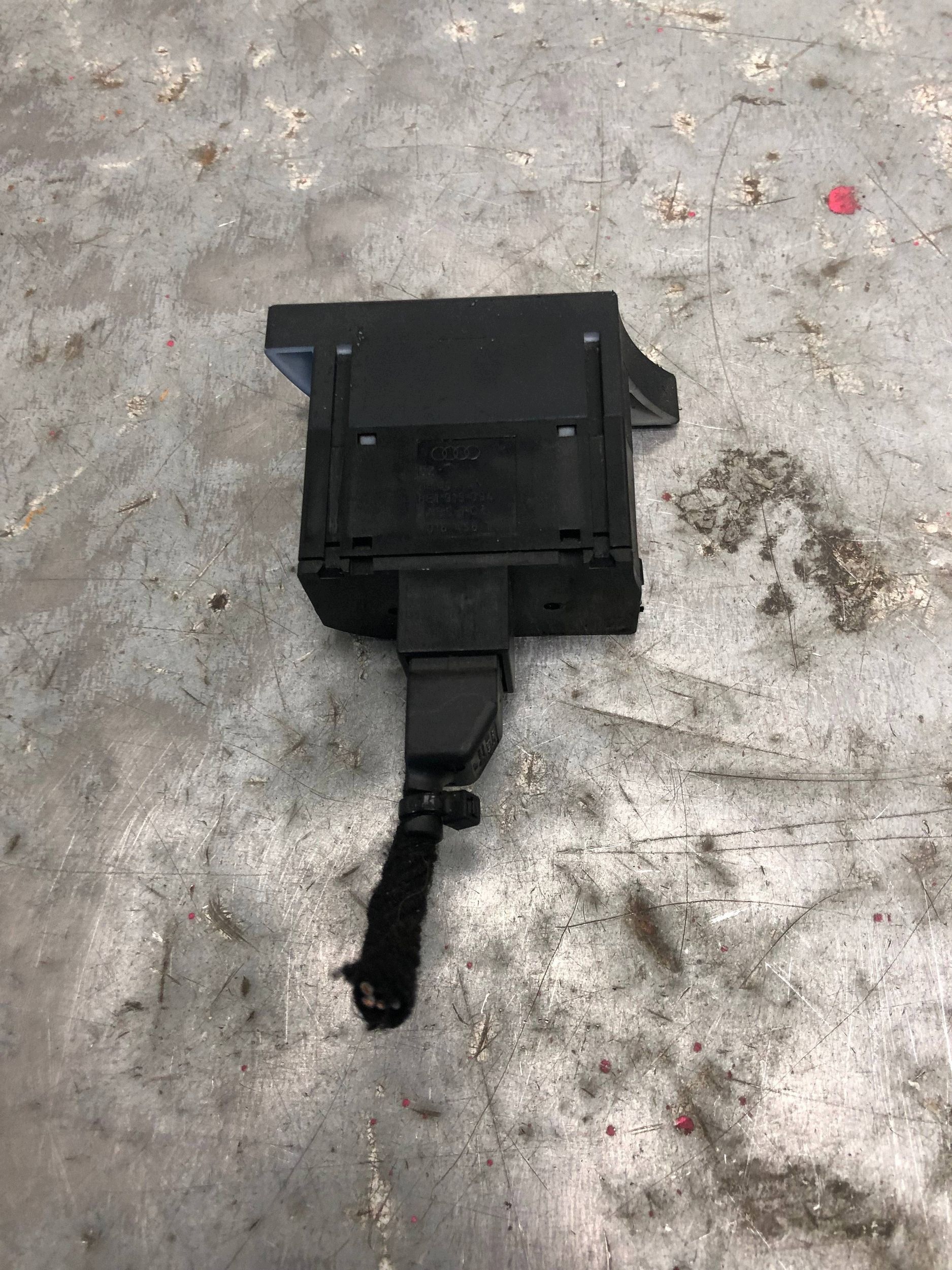 PANEL REGULACJA luci AUDI A4 B7 8E1919094