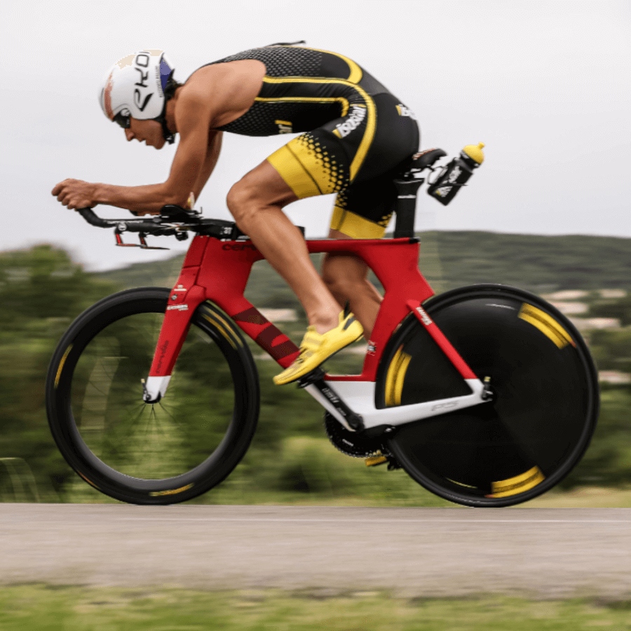 ISOSTAR BIDON 650 ml PUSH PULL SZCZELNY SPORTOWY Model Push Pull BLACK