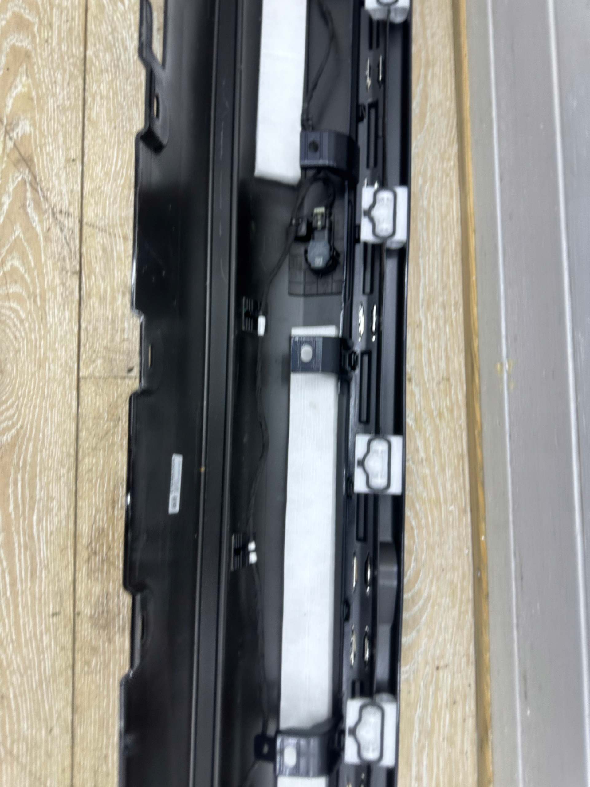 moulding threshold left BMW 7 G70 i7 Electryk E Drive 22