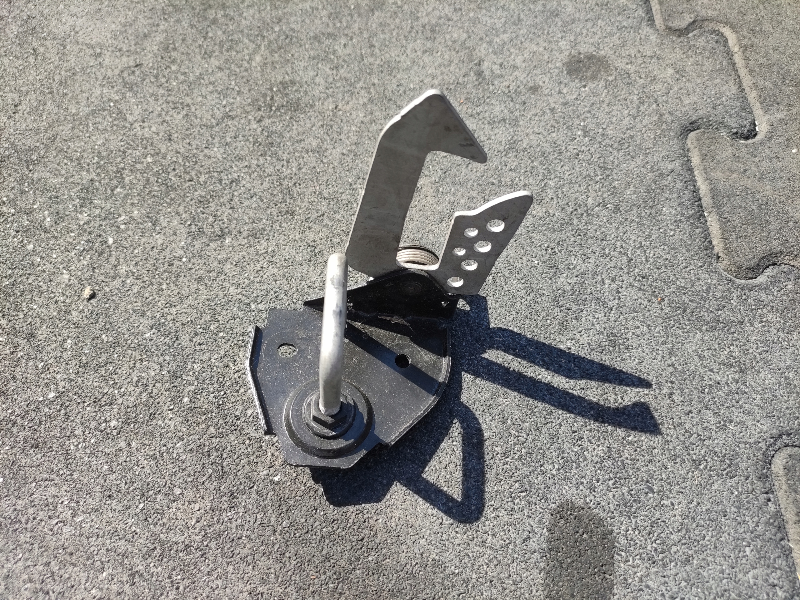 Болт замку капота BMW F01 F12 F10 F06 7183764