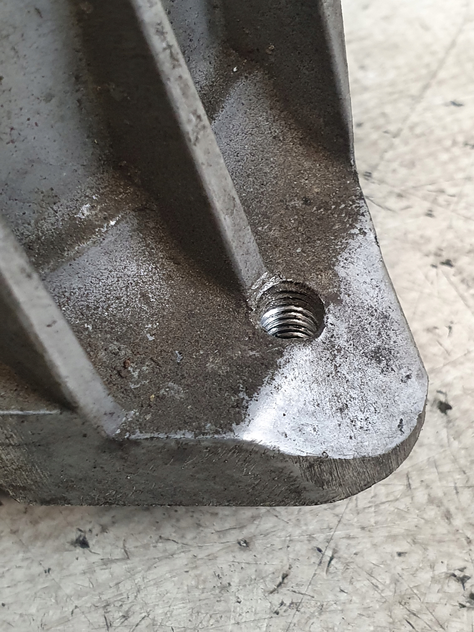 engine mount left MERCEDES W212 2.2CDI 10r.