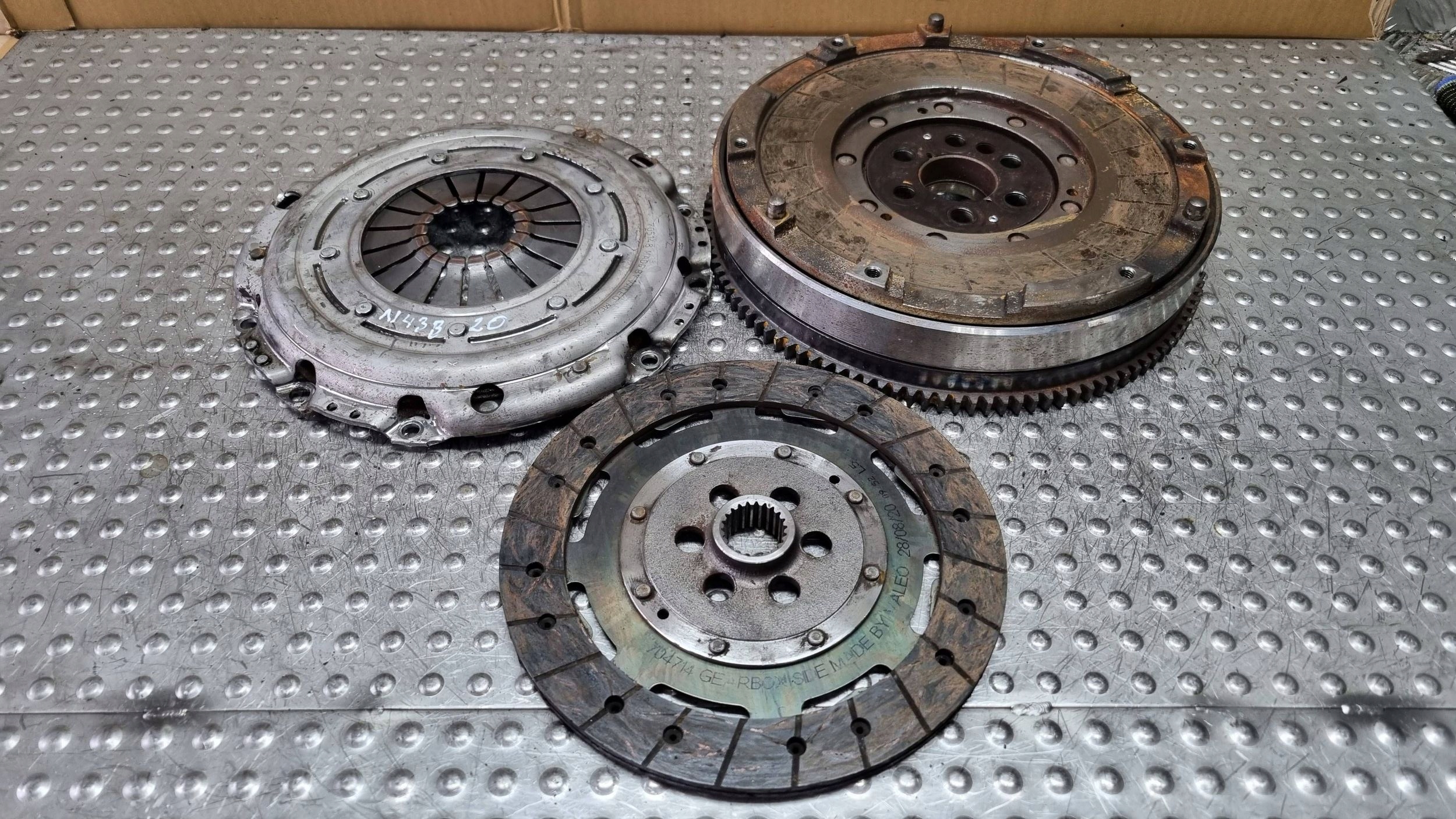 zamajac kvačilo KPL BMW E87 E90 E91 E92 2.0B N43B20A