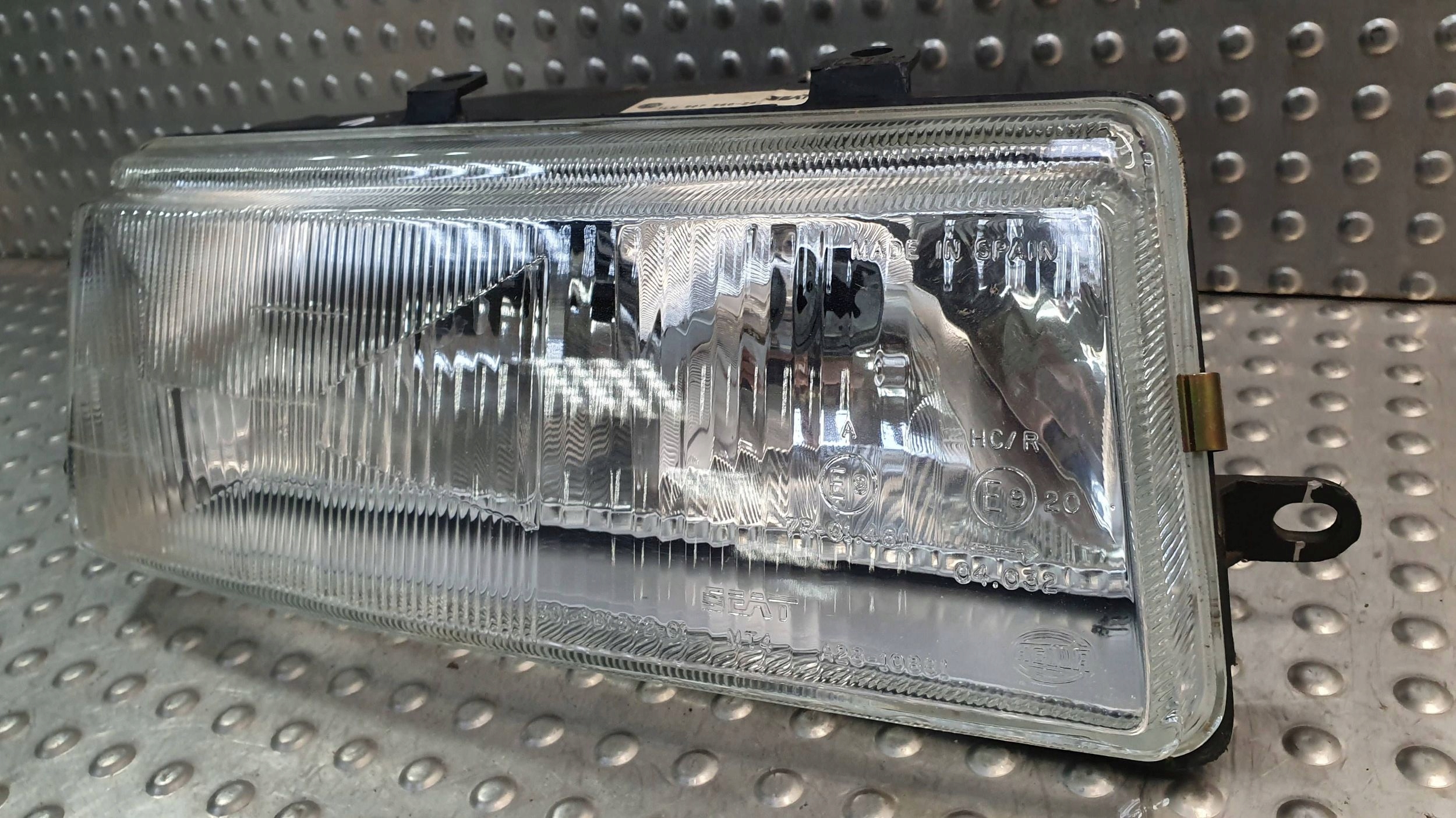light front right SEAT TOLEDO and HELLA 91- 1L0941020A