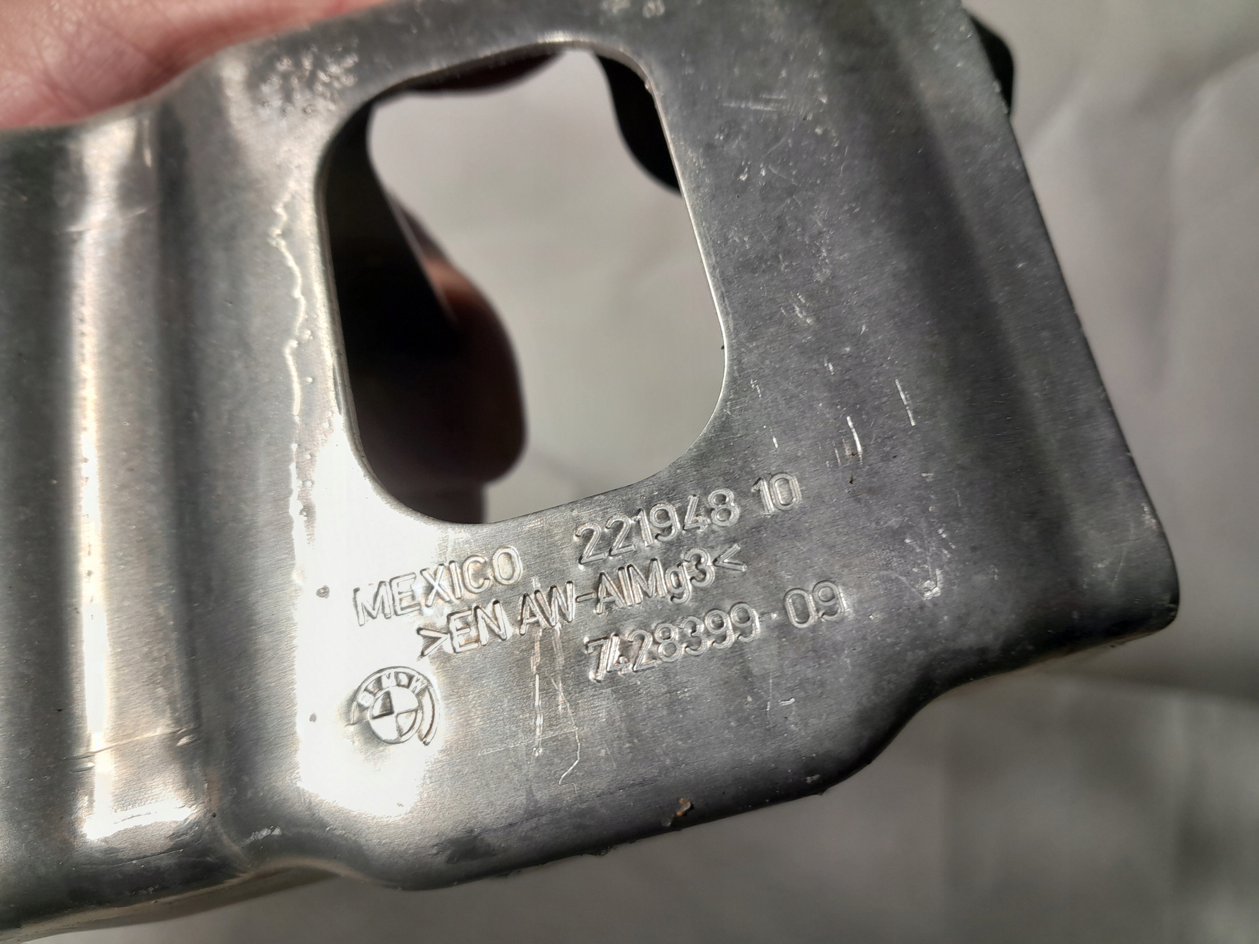 BMW X6 G06 Halter Blende Abdeckung TERMICZNEJ 7428399