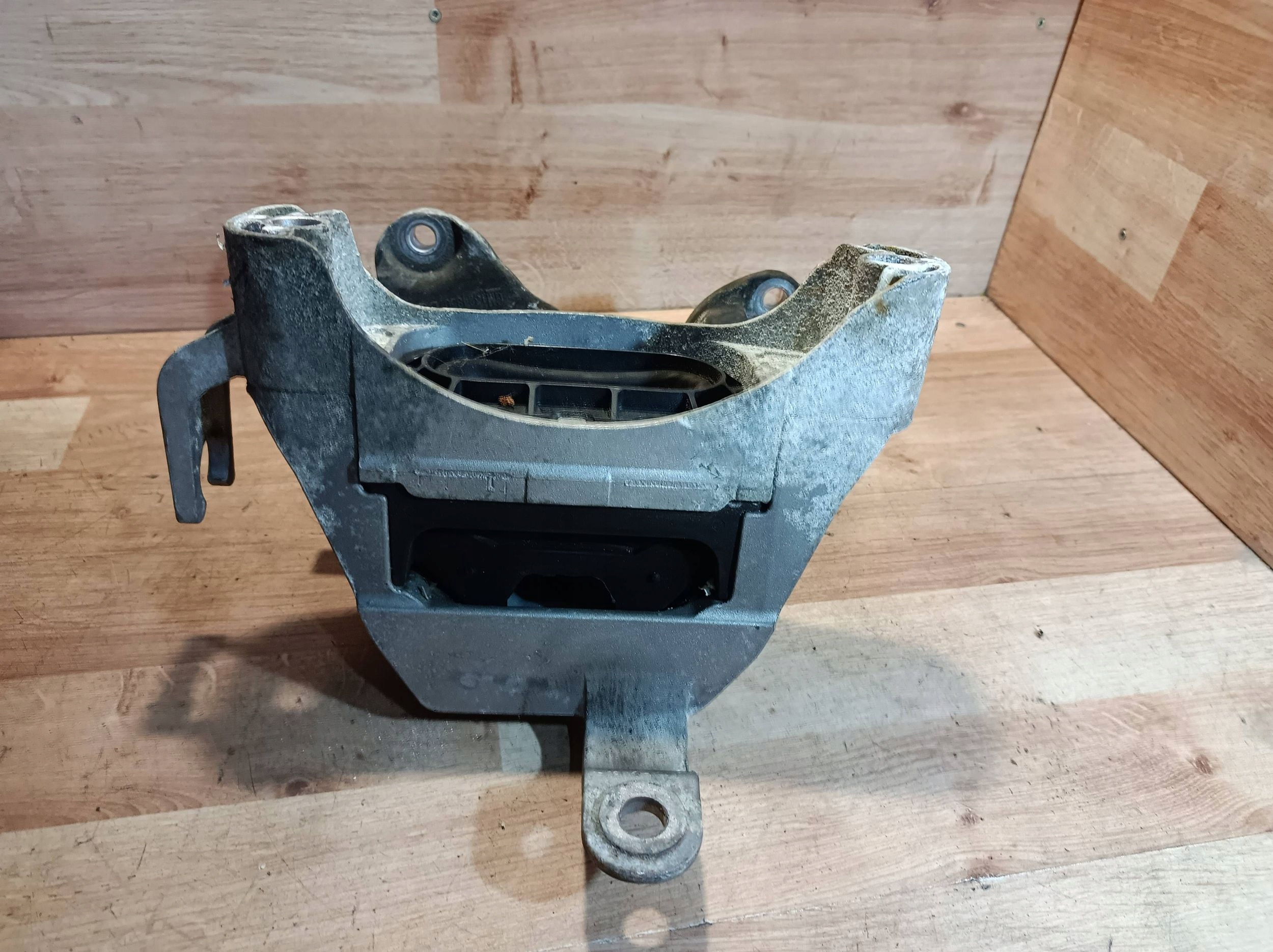 engine mount Opel Astra J 13347455