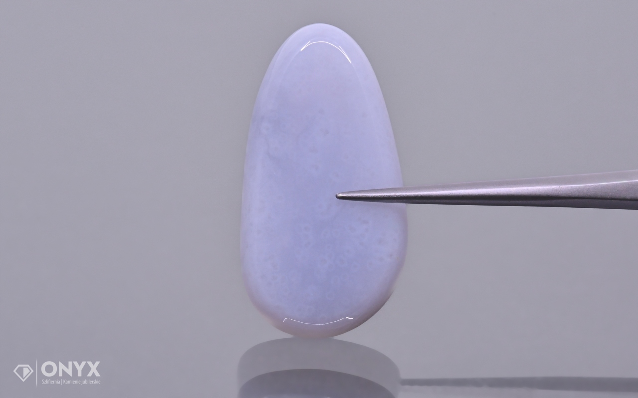 Chalcedon modrá konvexní nepravidelná destička 27,5x15 mm