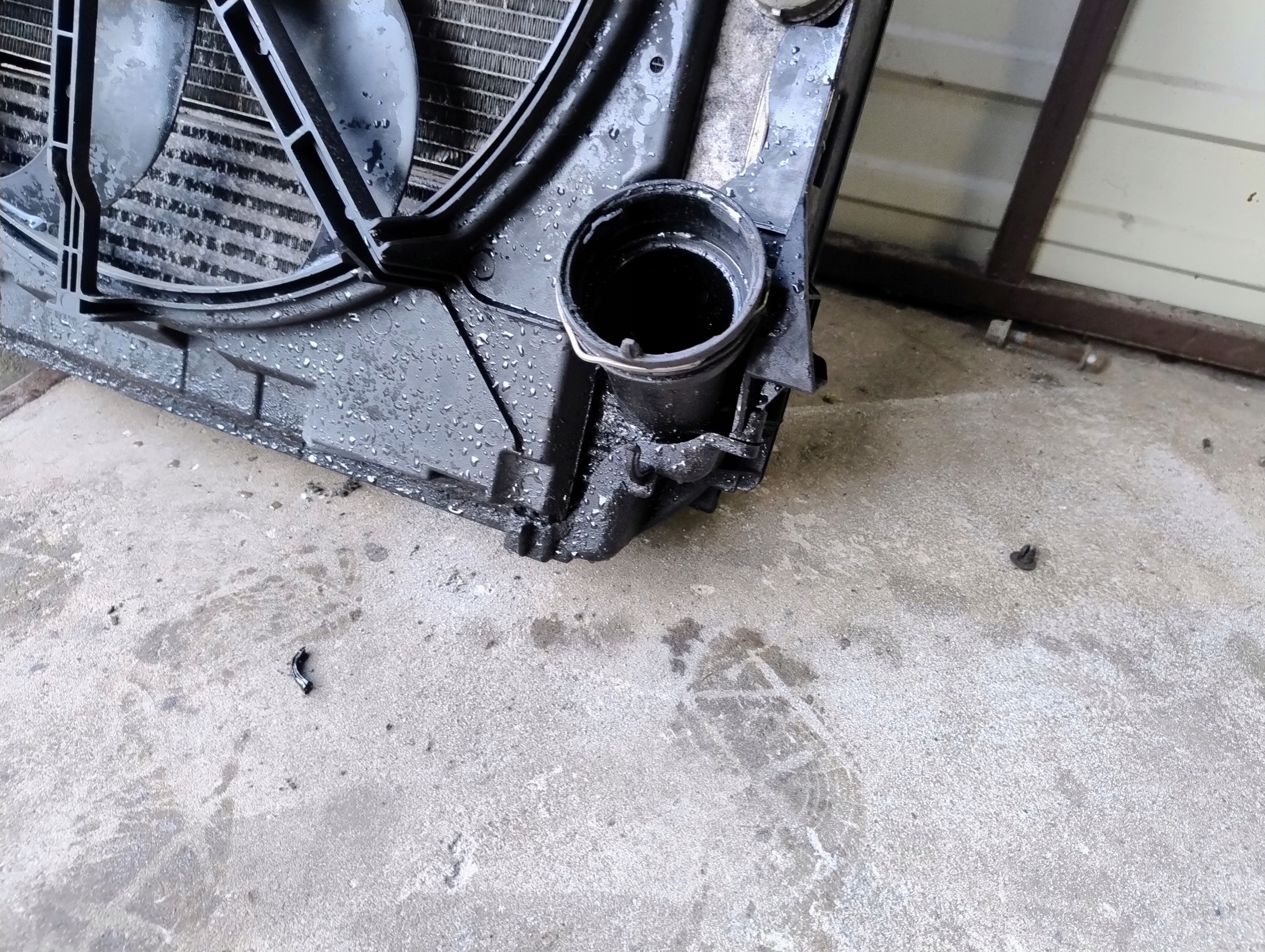 KOMPLET chladiče ventilátor BMW X5 E70 3.0D 7796542