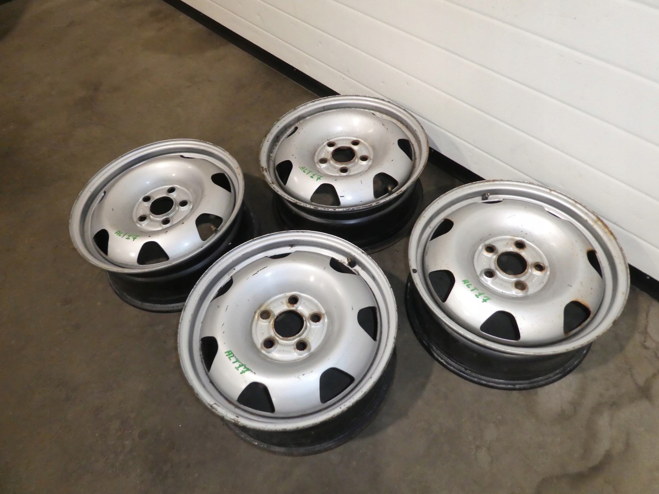 4X CERCHI Ferro 17CALI 7E0601027B VW T5 T6