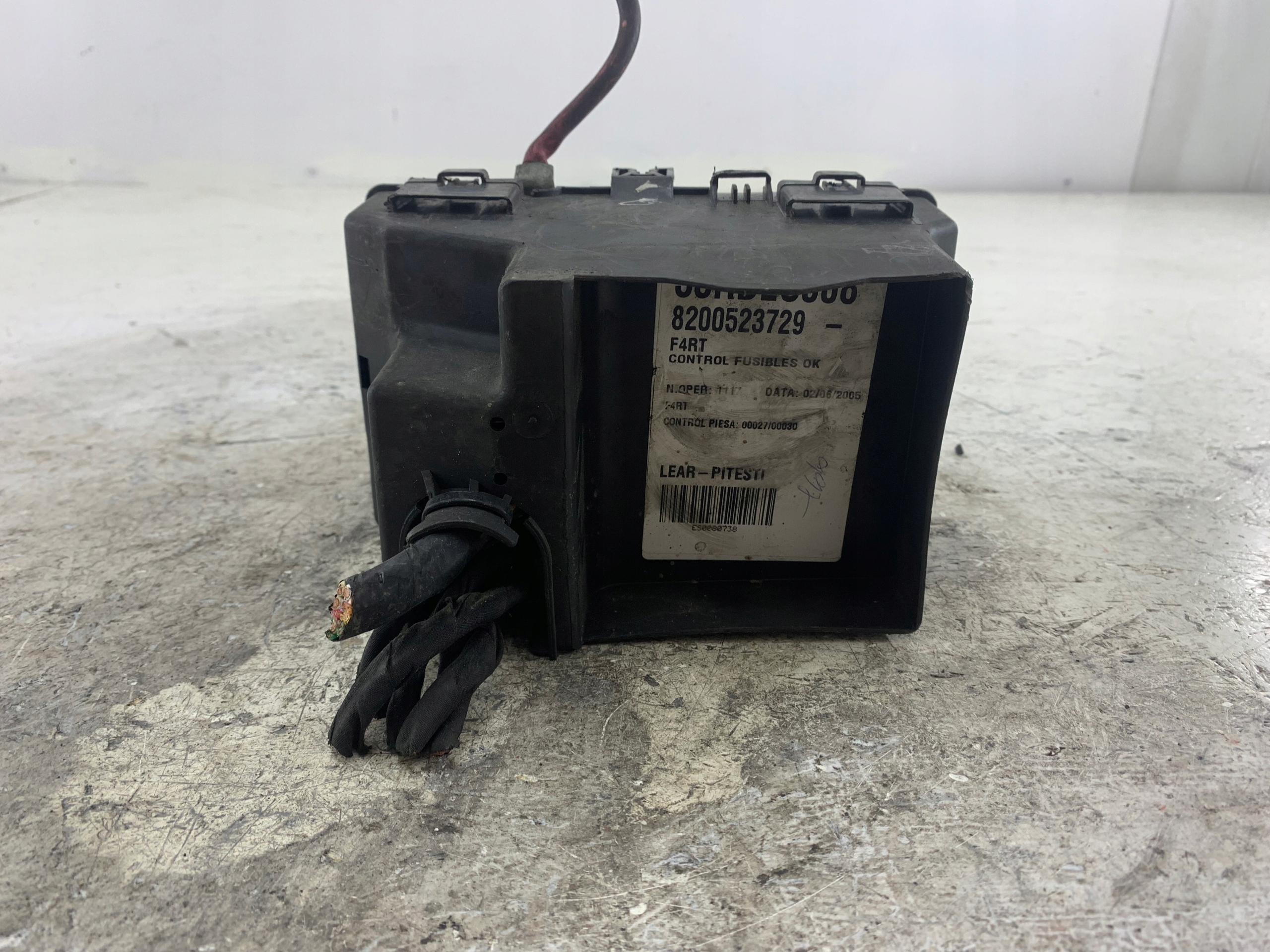 RENAULT LAGUNA II 2.0 T fuse box 8200523729