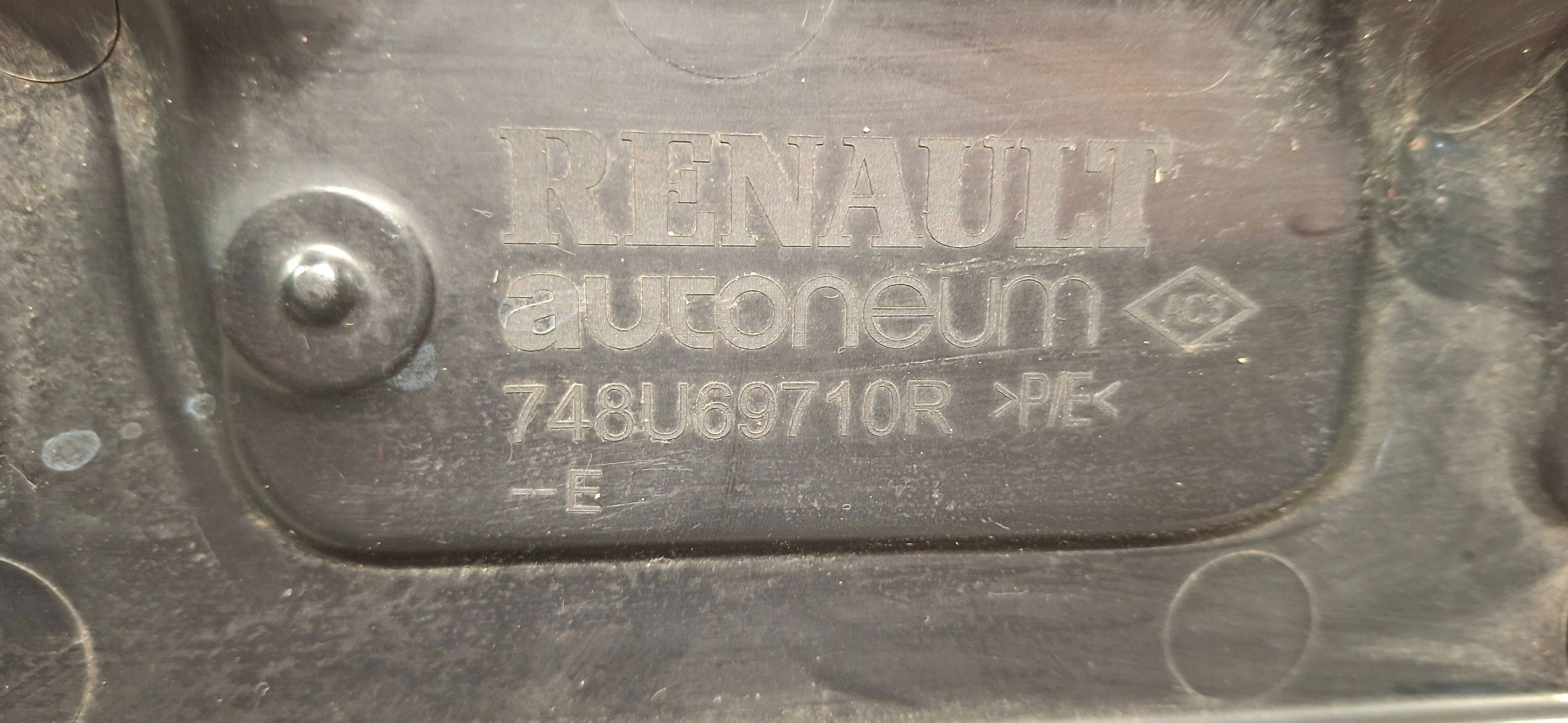 cover chassis right 748U69710R RENAULT CLIO V 2019