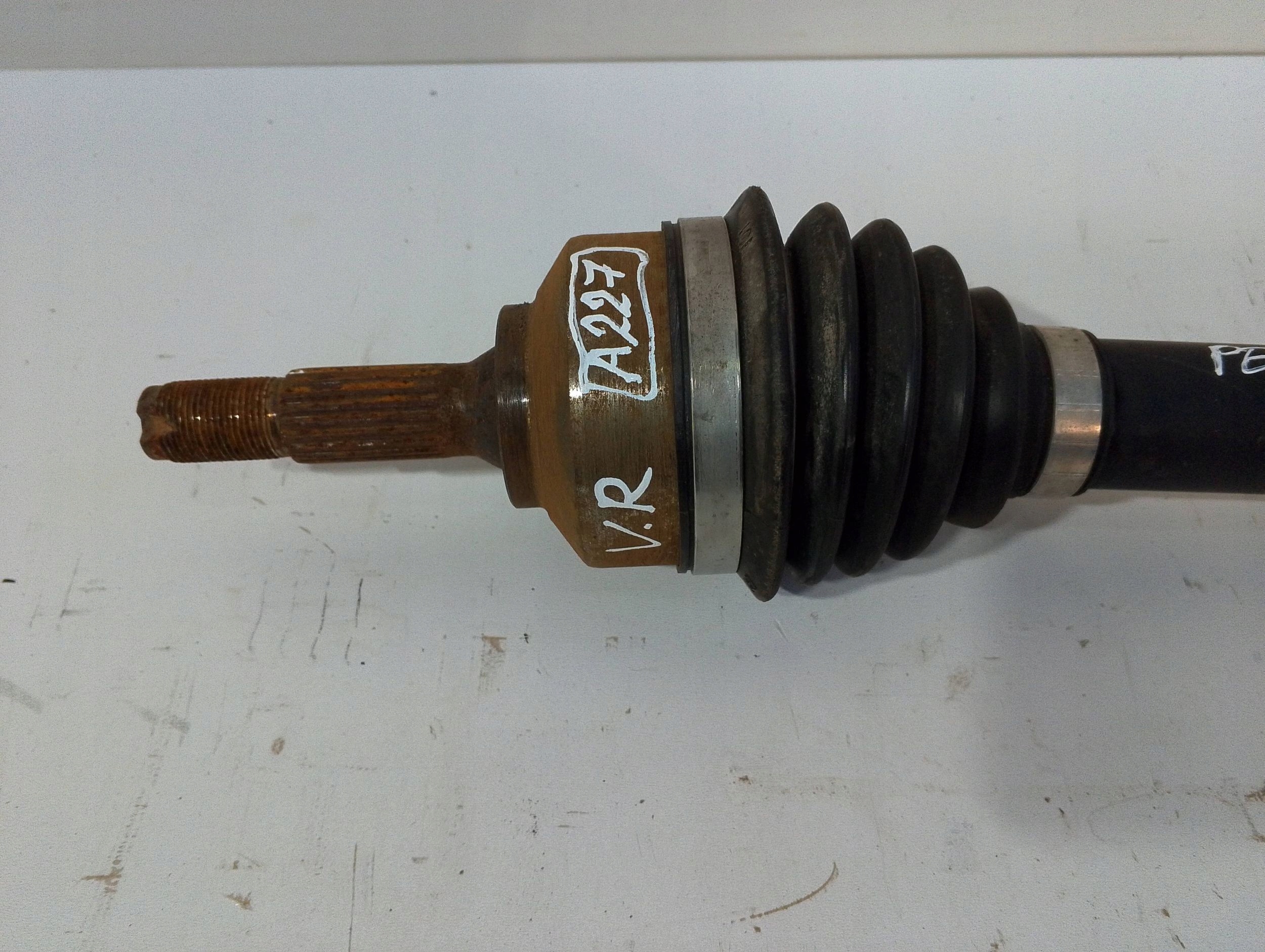 Peugeot 2008 and 1,4 HDI semi-axis front right 9677209880 (A227)