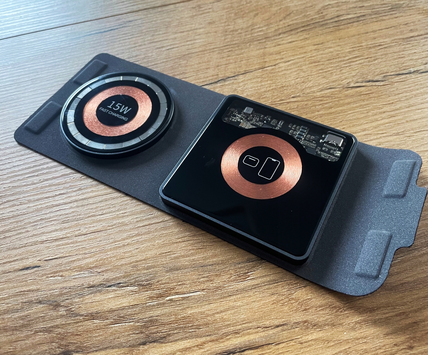 SZYBKA ŁADOWARKA BEZPRZEWODOWA MAGNETYCZNA 2w1 30W Prąd wyjściowy 3000 mA